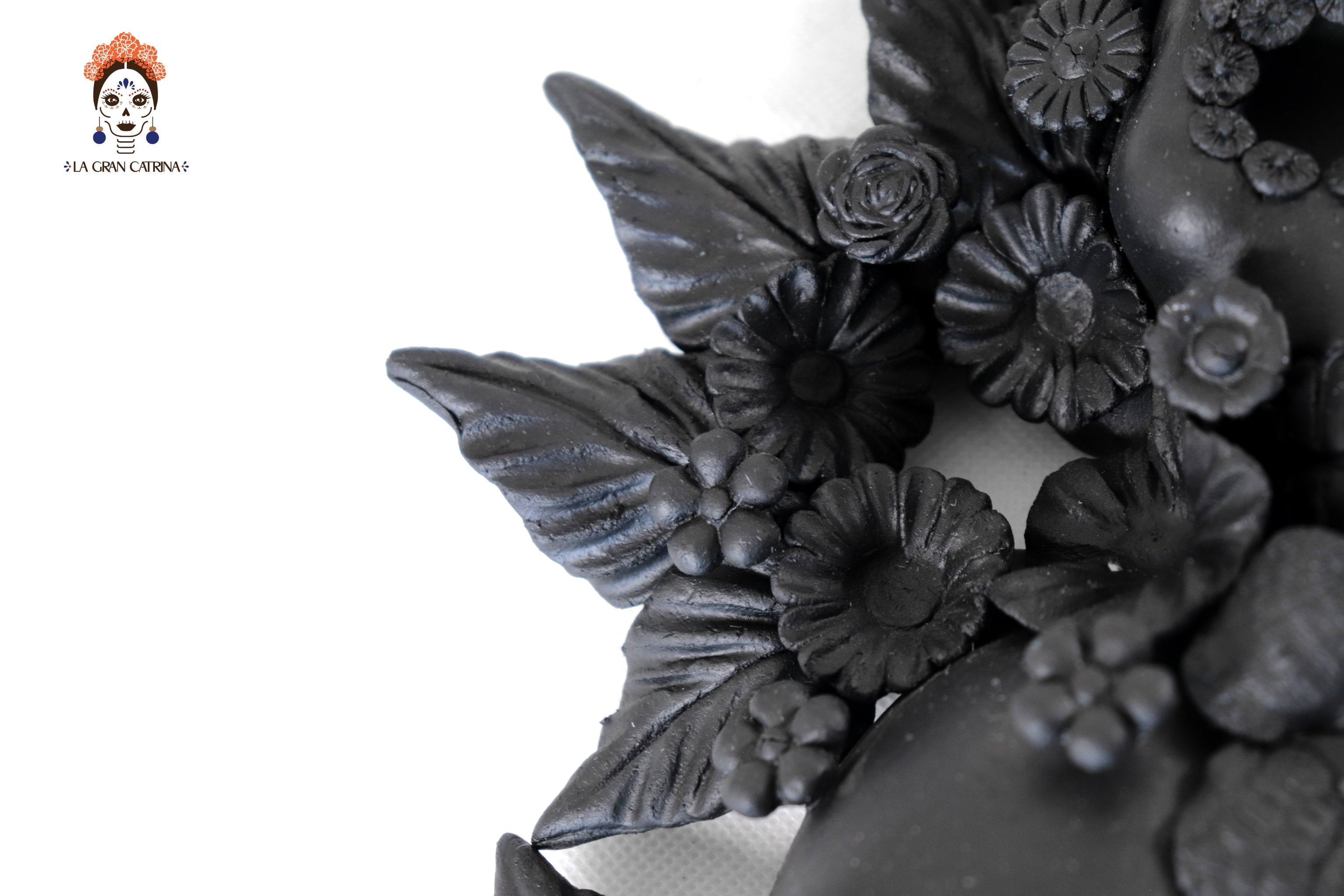 Skulls Blacks with Flowers - 9.4 in. Brenda Capula