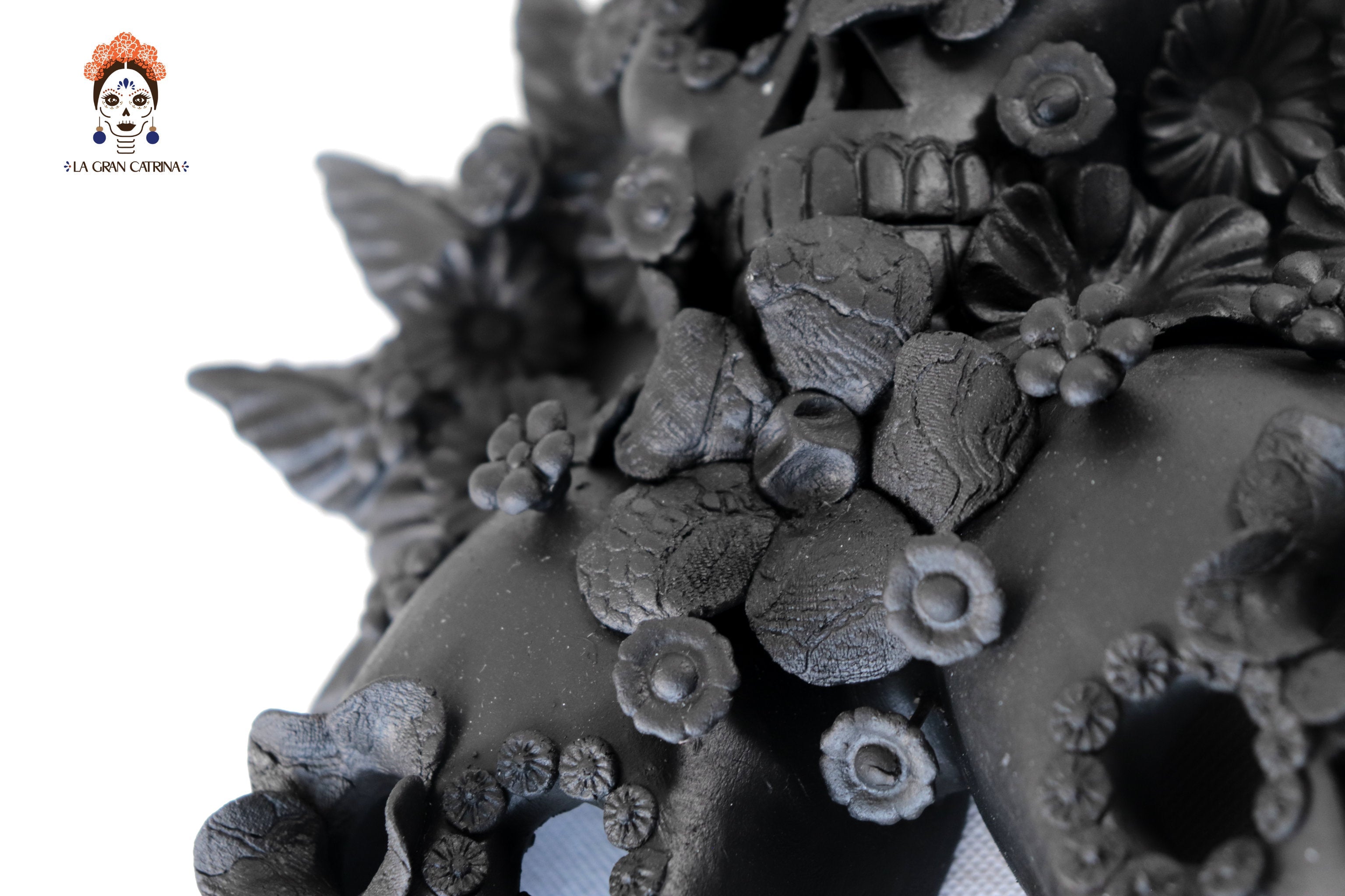 Skulls Blacks with Flowers - 9.4 in. Brenda Capula