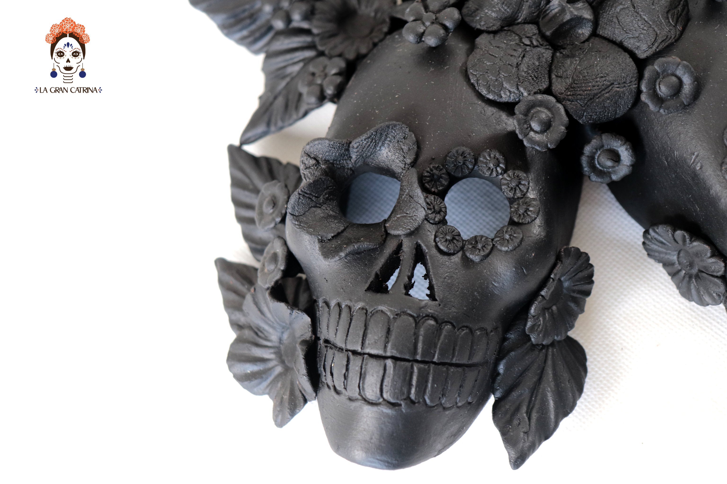 Skulls Blacks with Flowers - 9.4 in. Brenda Capula