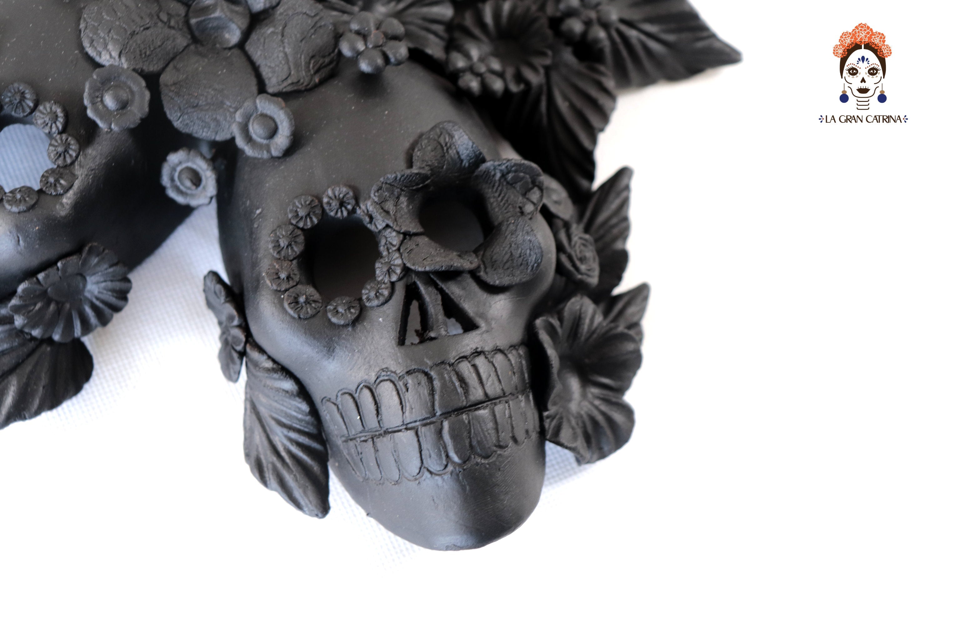 Skulls Blacks with Flowers - 9.4 in. Brenda Capula