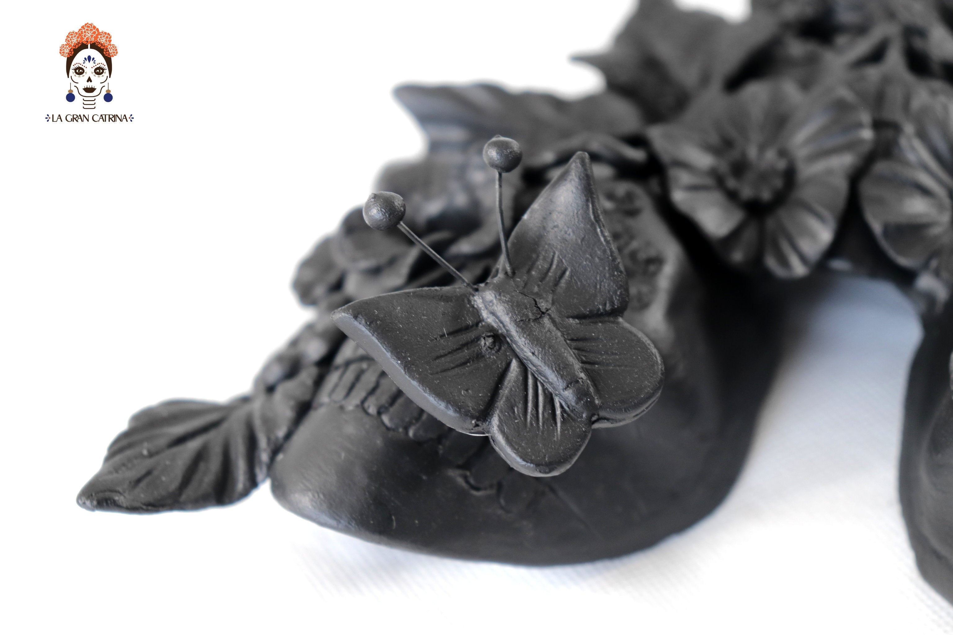 Skulls Blacks with Flowers II - 7.8 in. Brenda Capula