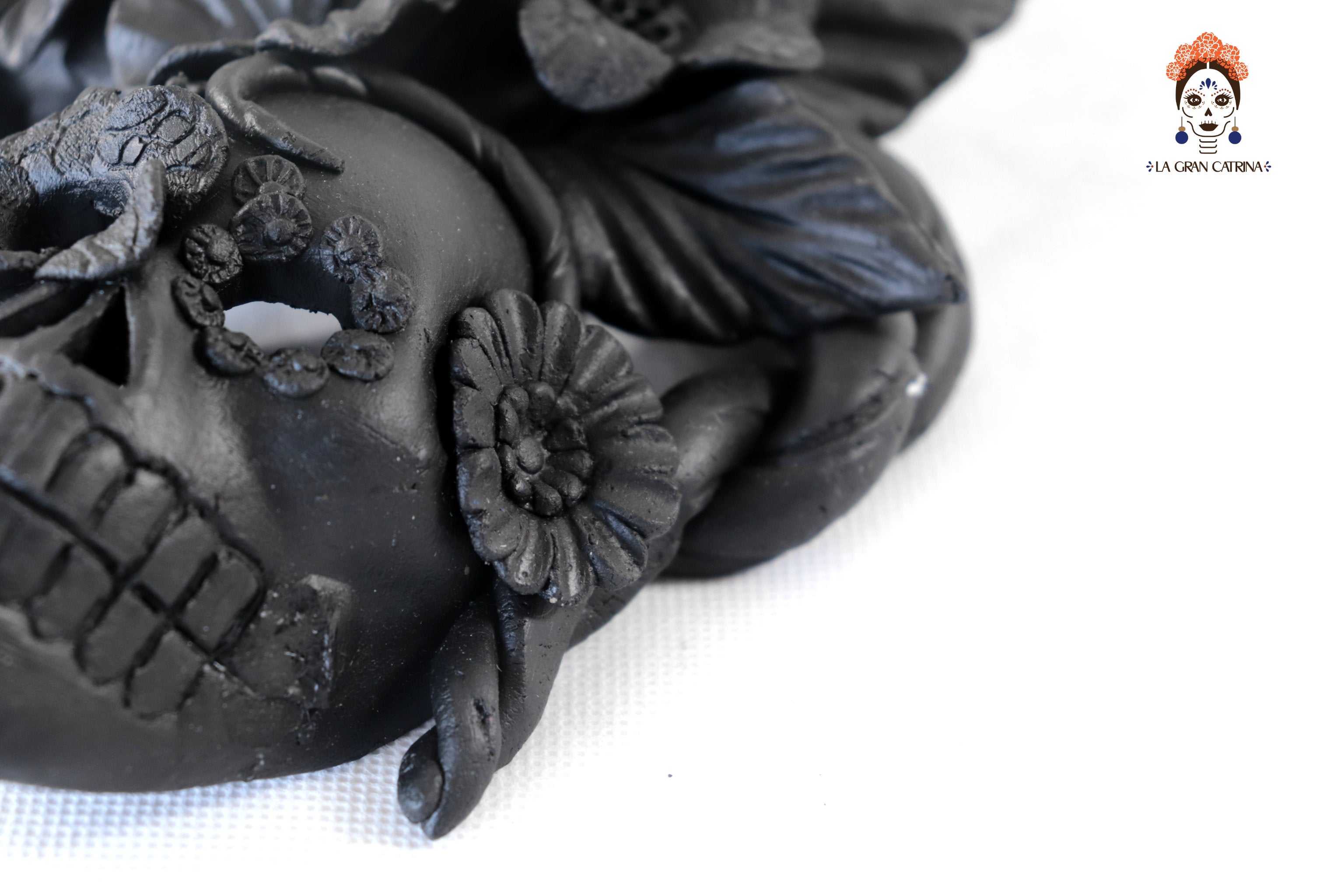Skulls Blacks with Flowers II - 7.8 in. Brenda Capula