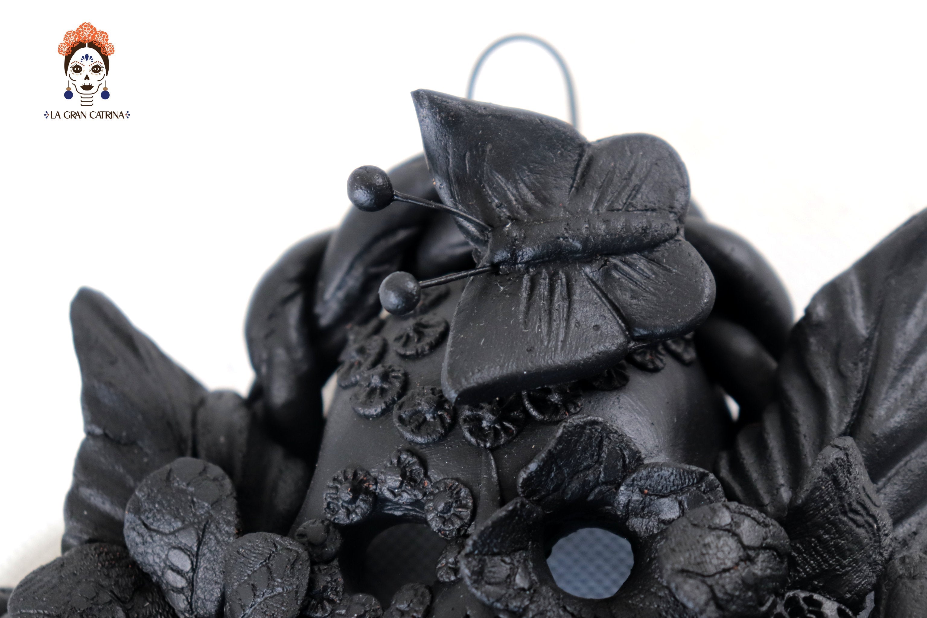 Skulls Blacks with Flowers II - 7.8 in. Brenda Capula