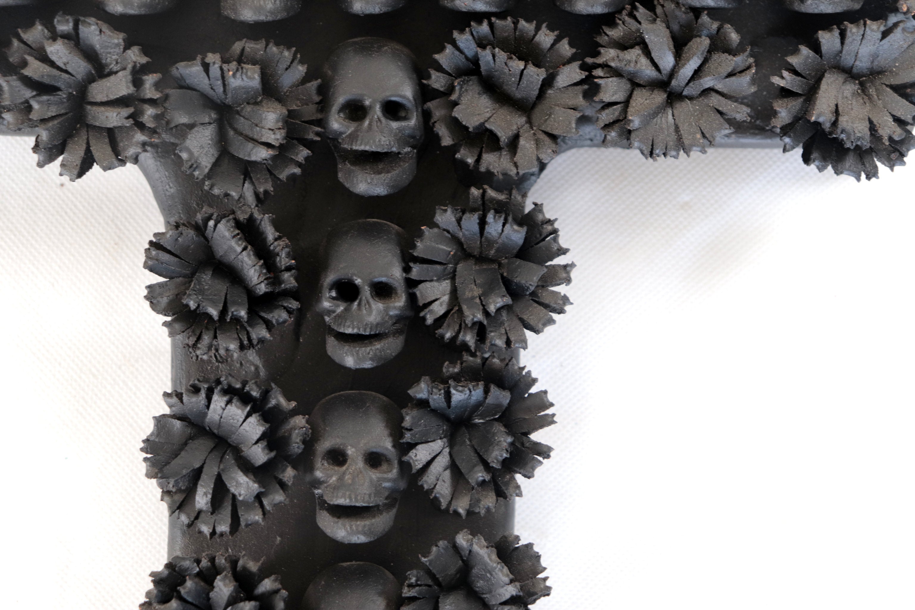 Cross Day of the Dead GranClay Black - 15.7 in. Lizbeth Cruces