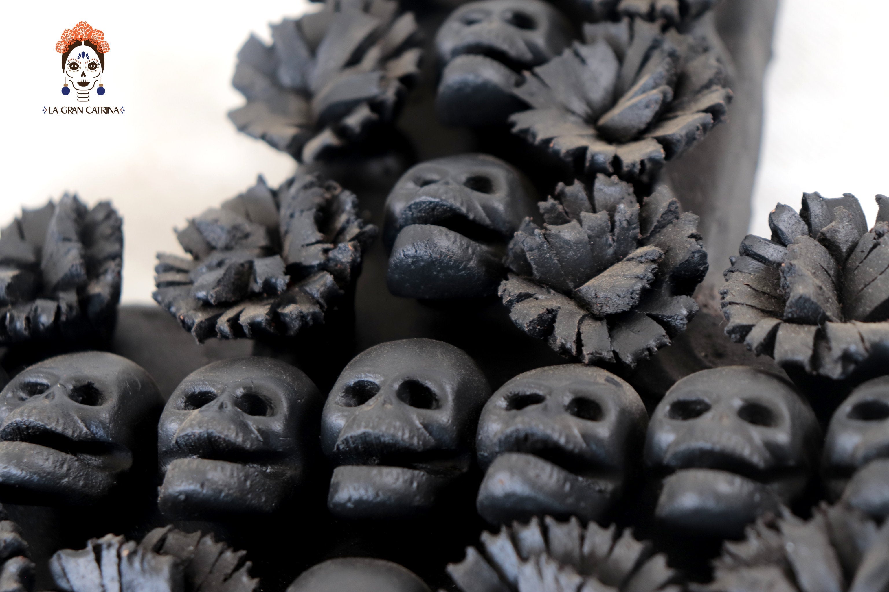 Cross Day of the Dead GranClay Black - 15.7 in. Lizbeth Cruces