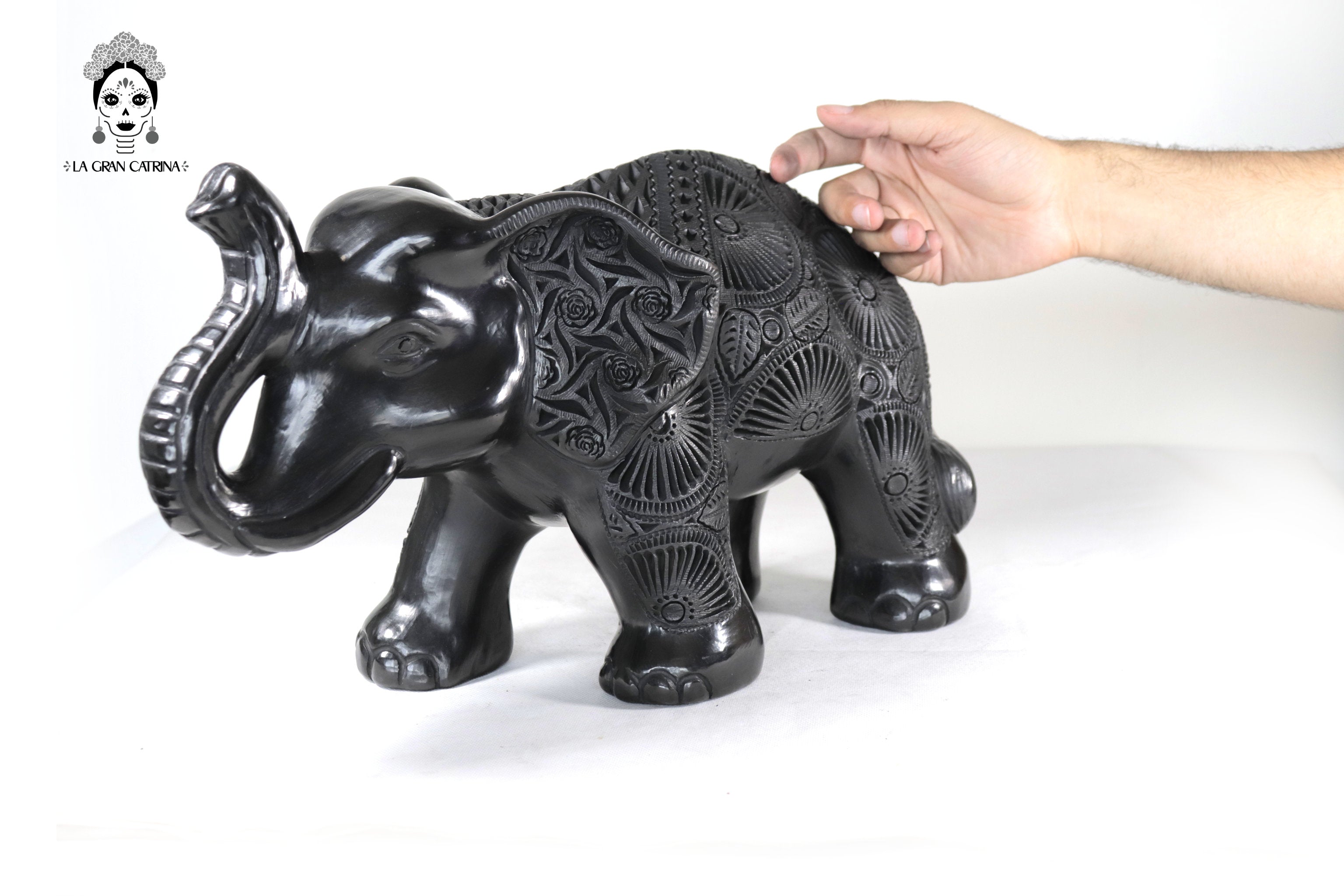 Elefante of Black Clay - 15.7 in. Tere Oax