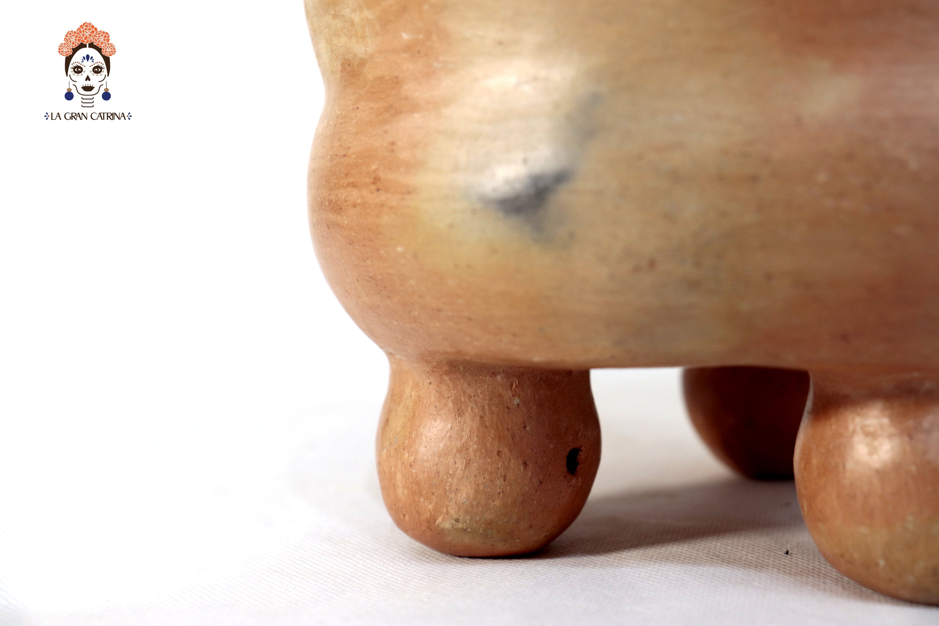 Vessel Ancestral Mixe of 3 legs - 5.9 in. Silvia Mixe