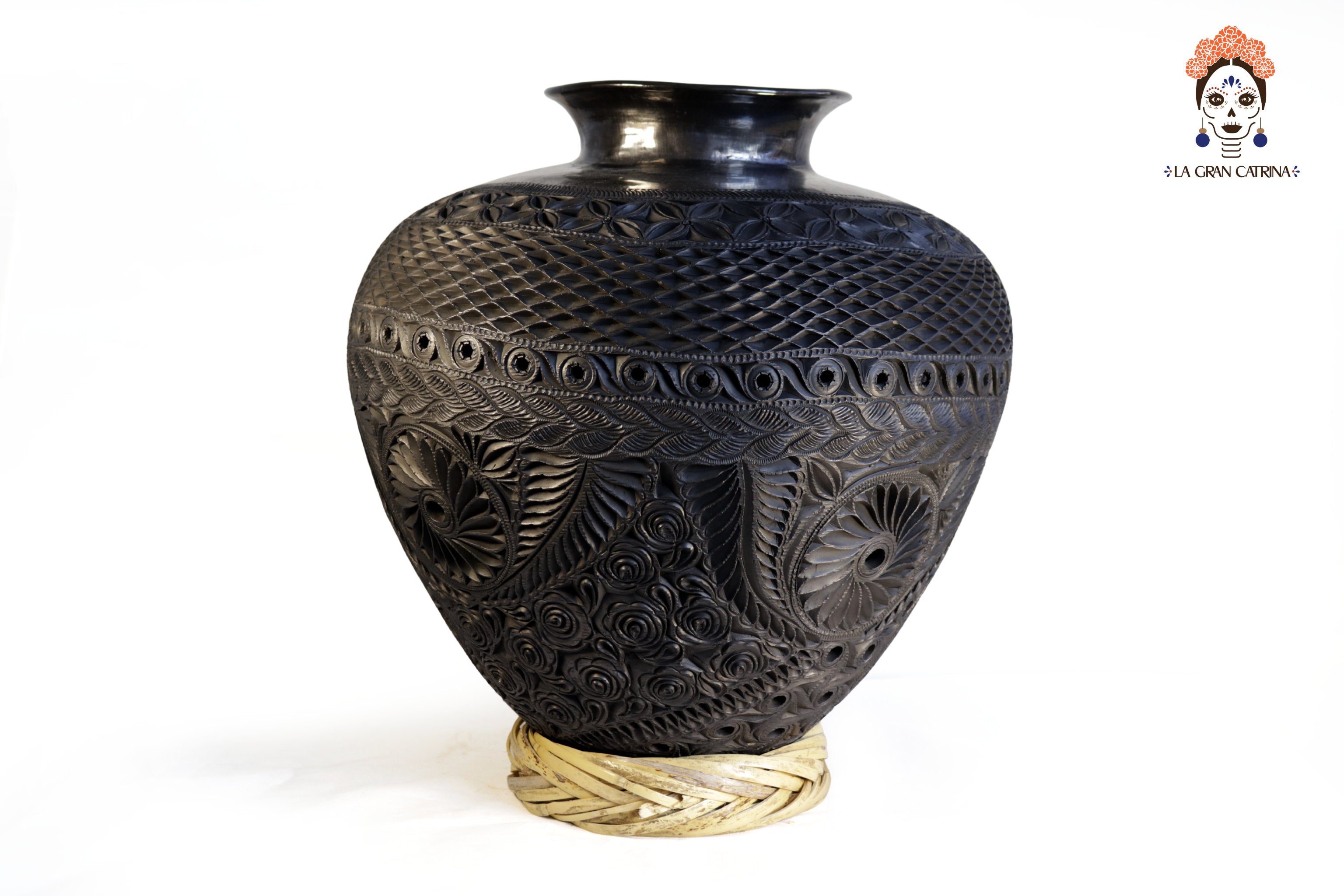 Large Oaxacan barro negro black clay vase with geometric relief carving, San Bartolo Coyotepec