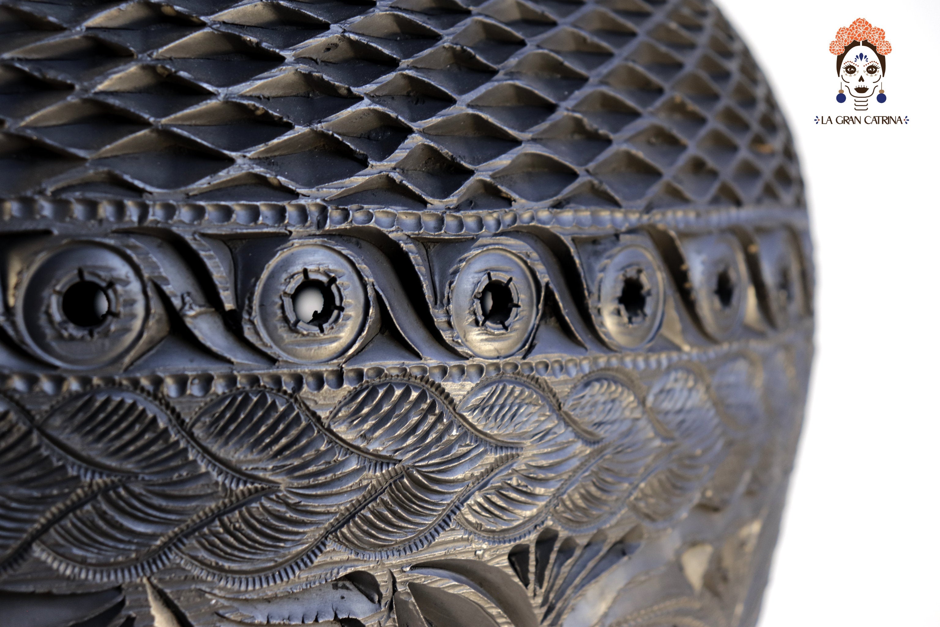 Large Oaxacan barro negro black clay vase with geometric relief carving, San Bartolo Coyotepec