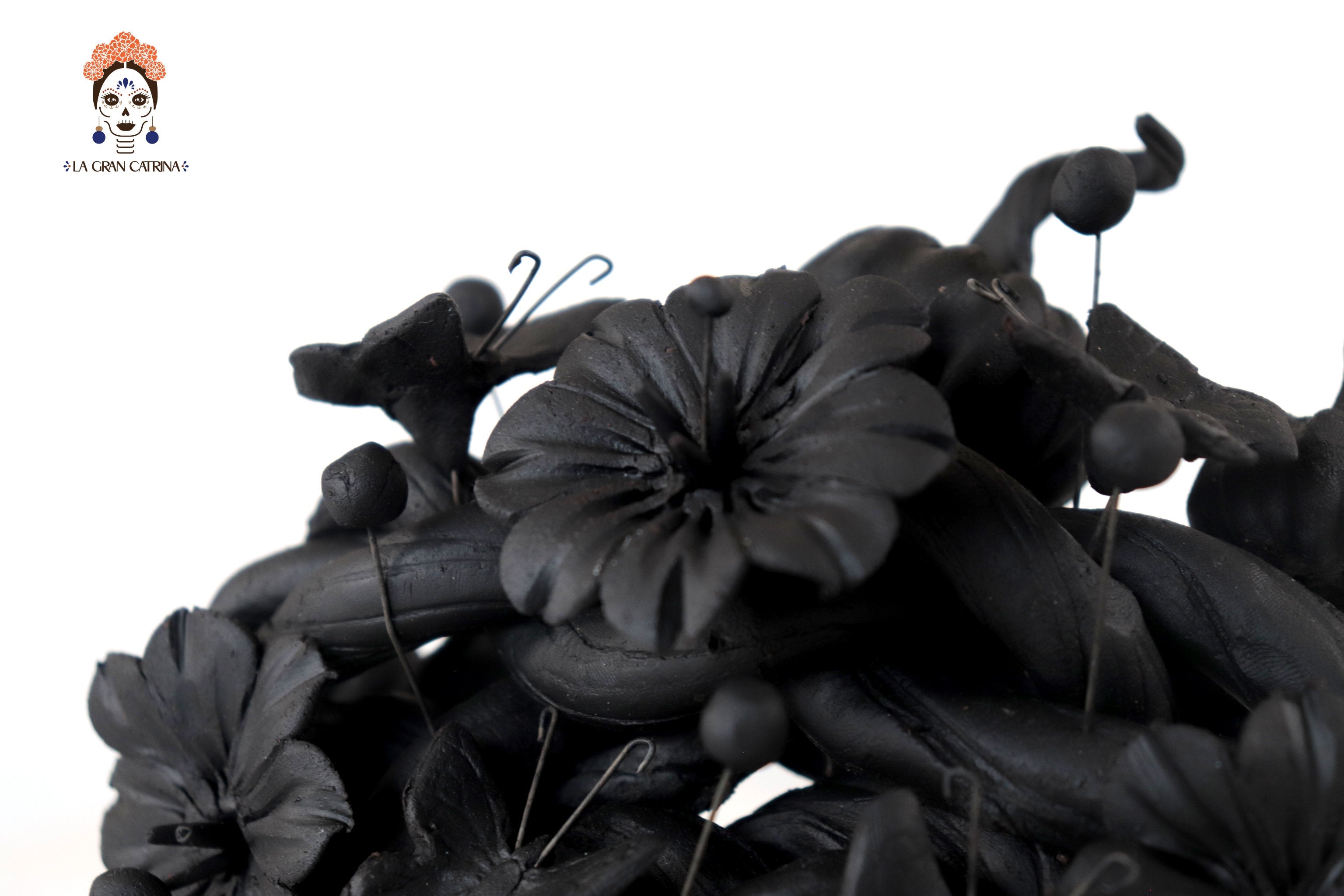 Skull black with Butterflies and Pumpkins - 5.7 in. Yuliana Capula