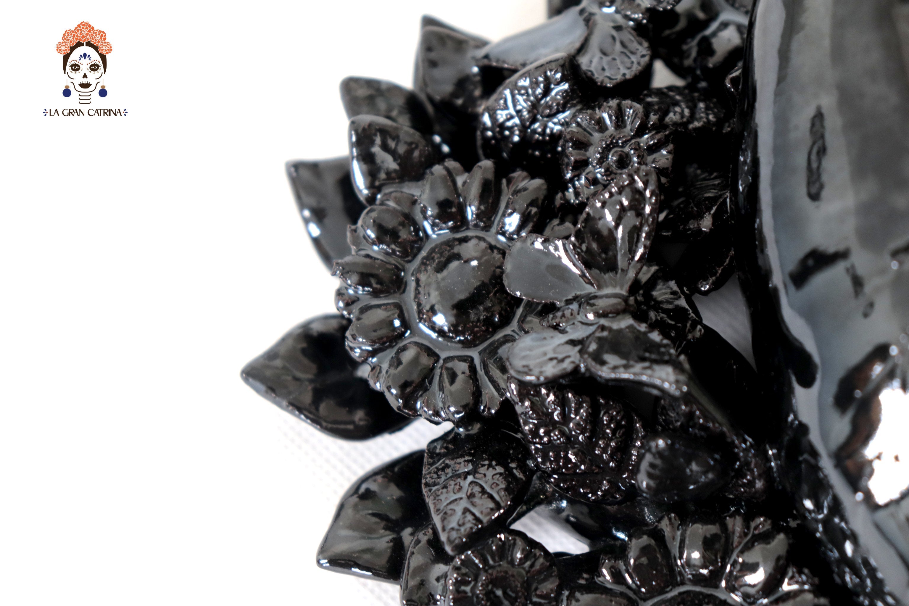 Heart Black Wall - Glazed Clay - 9 in. Tiru