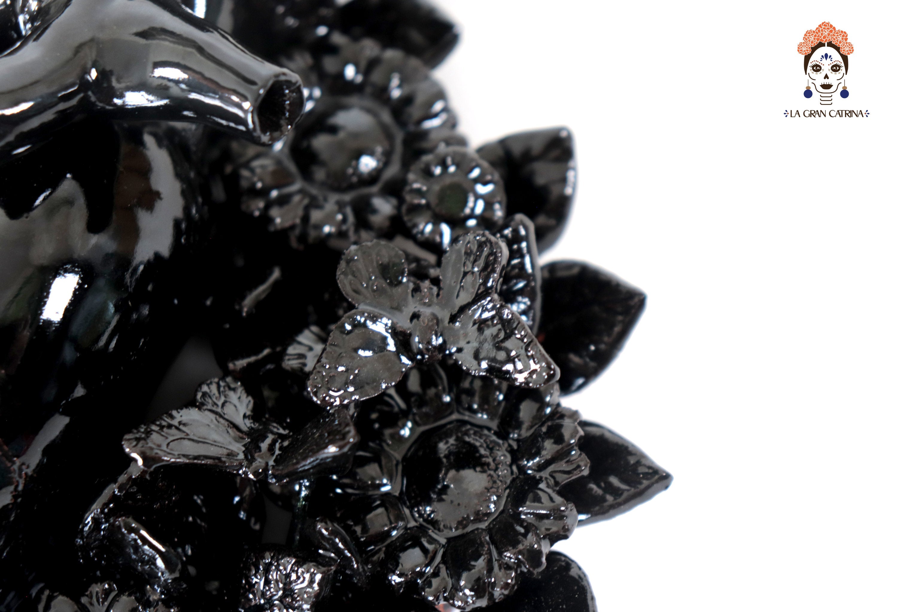 Heart Black Wall - Glazed Clay - 9 in. Tiru