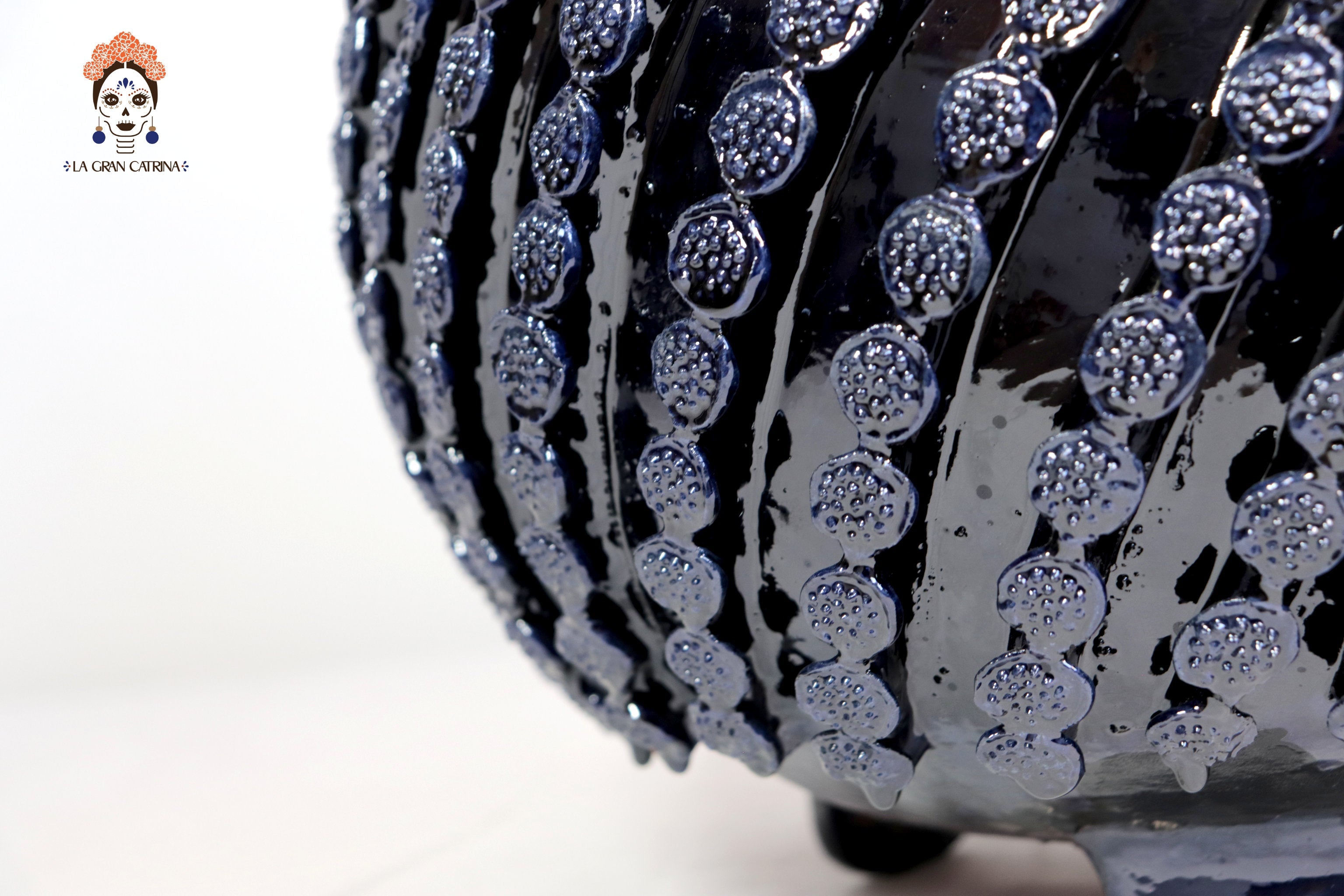 Vase blue with Spiral Buttons - 18.8 in. Juan Gtz