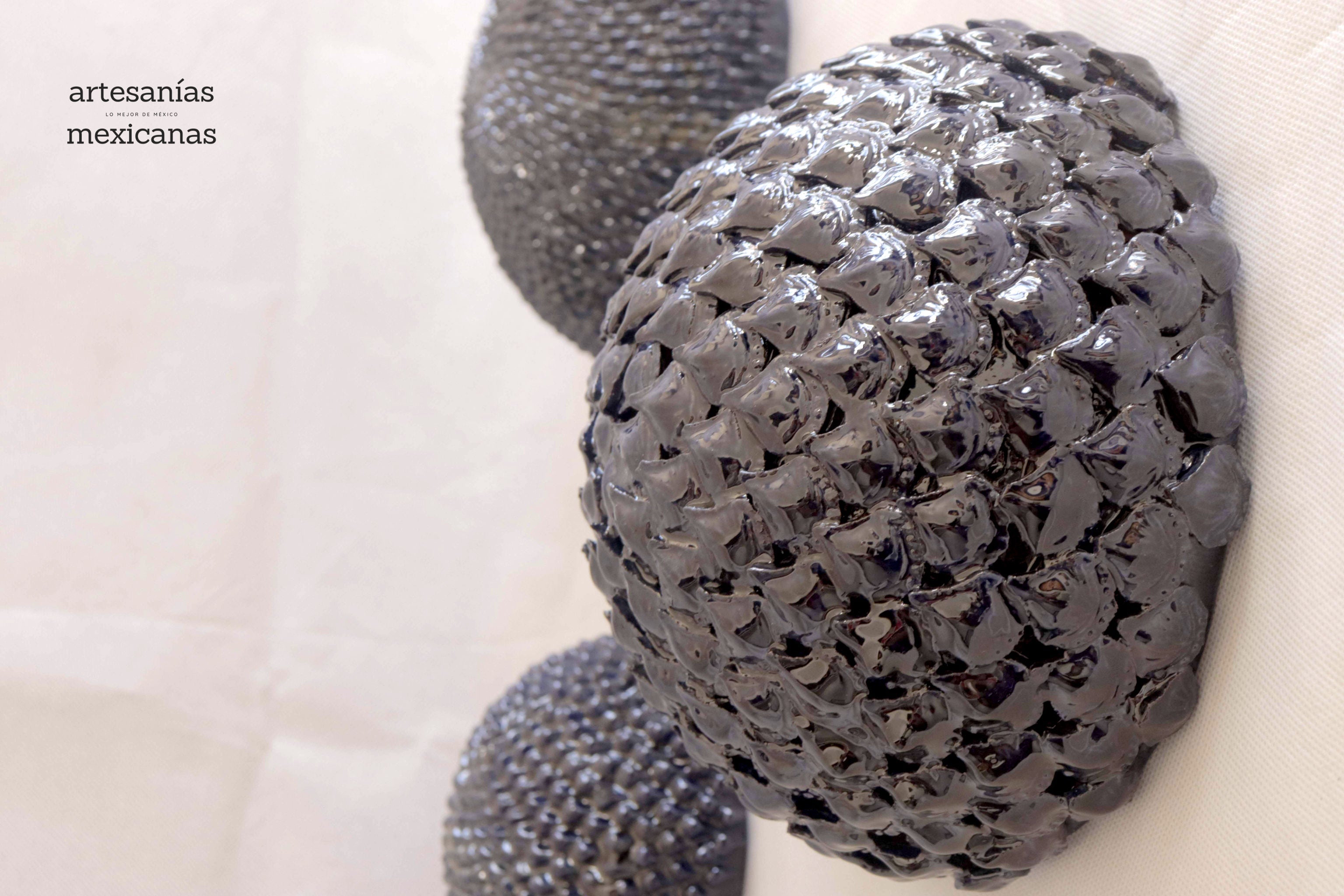 Spheres vidriadas Blue Wall - in. Production Aristeo Gtz
