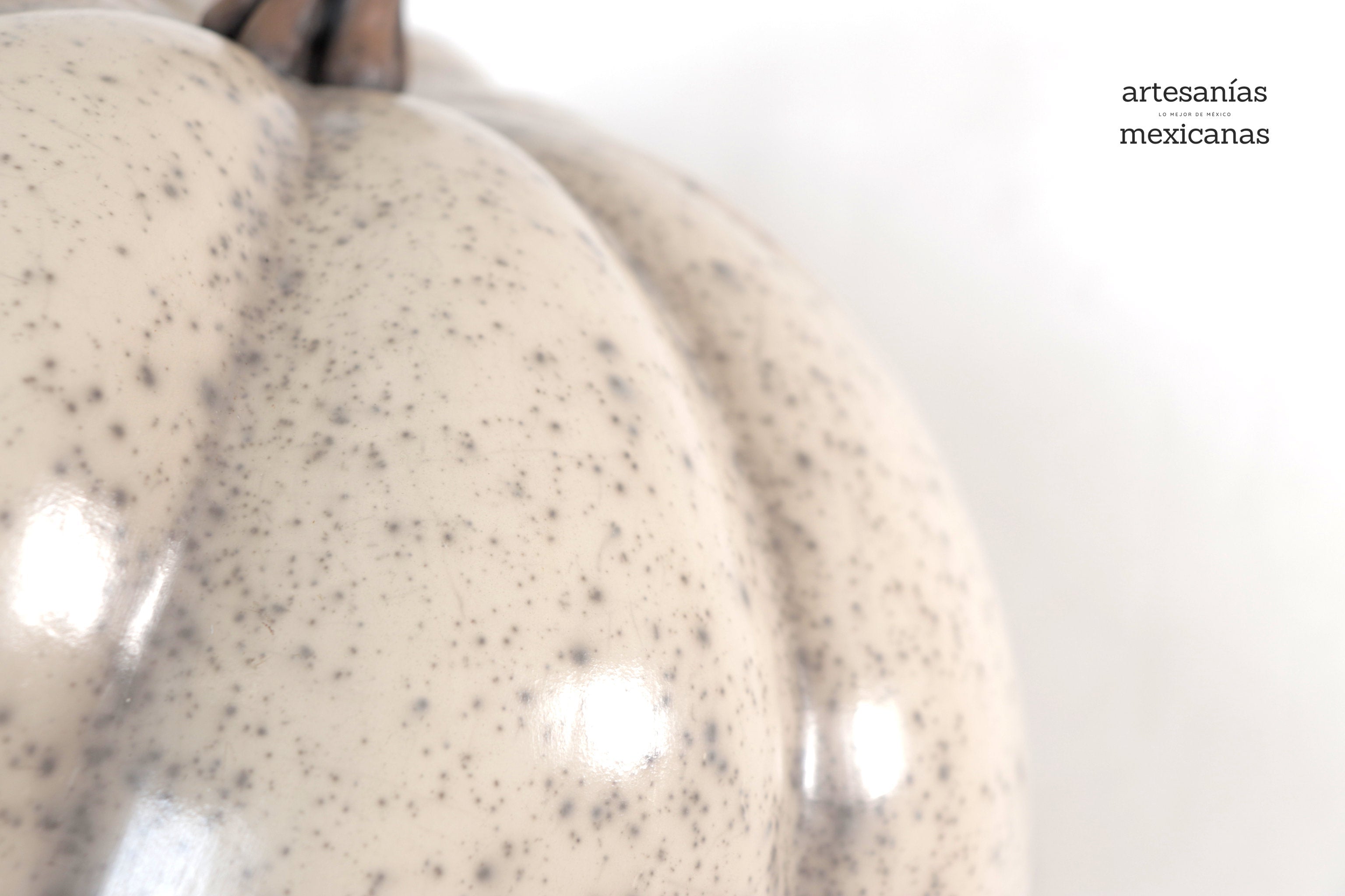 Pumpkin white large Clay - 16 in. Trejo