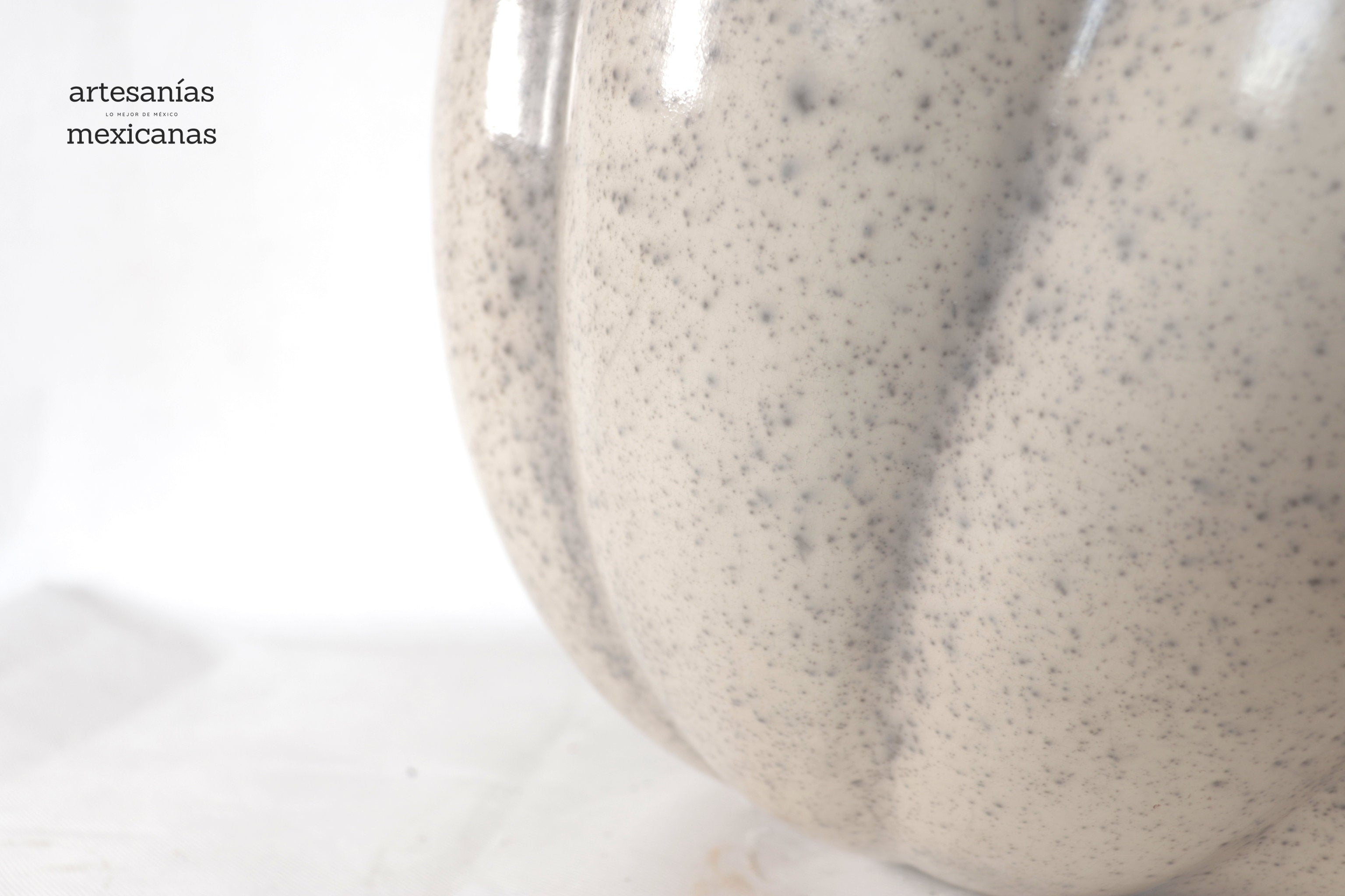 Pumpkin white large Clay - 16 in. Trejo