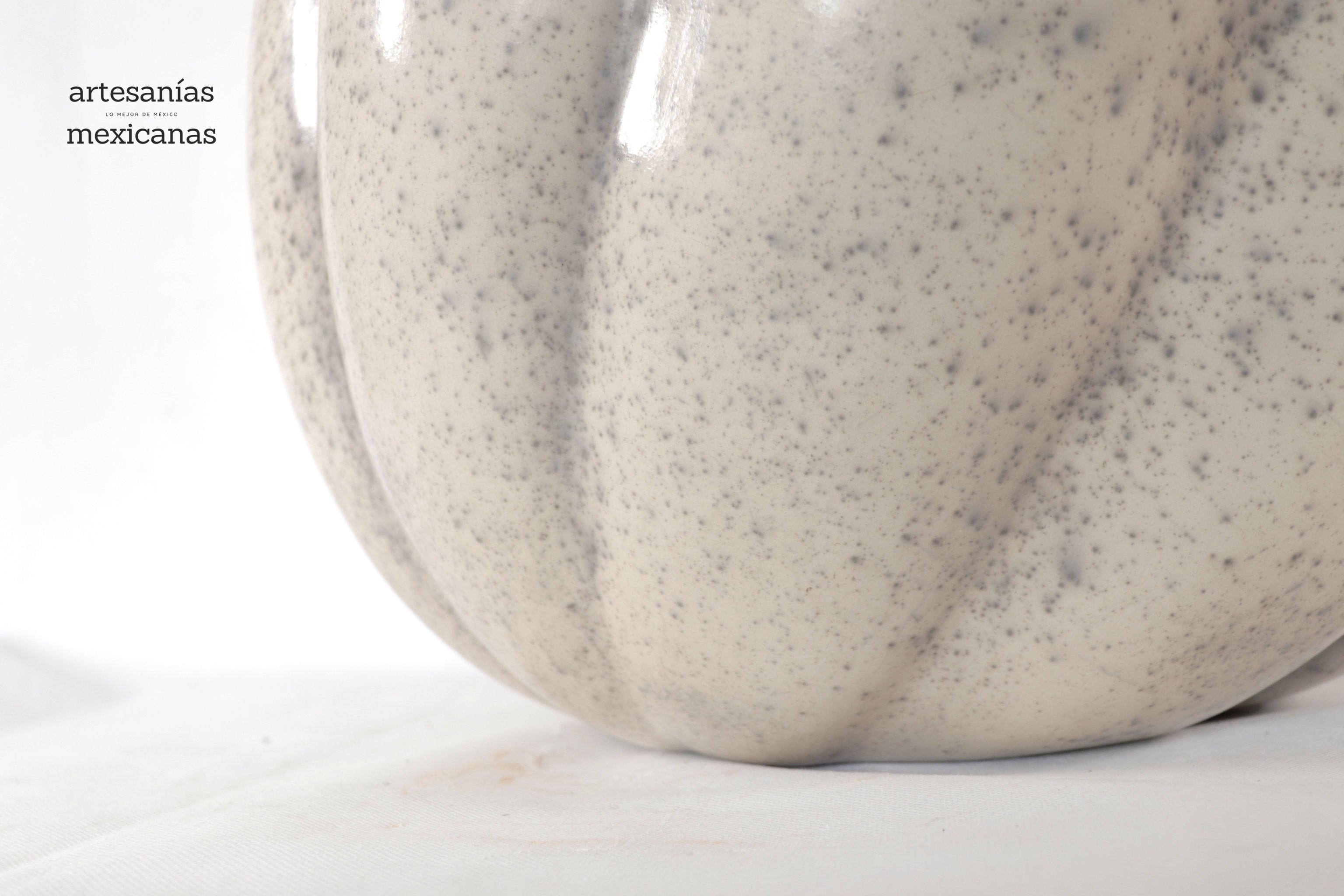Pumpkin white large Clay - 16 in. Trejo