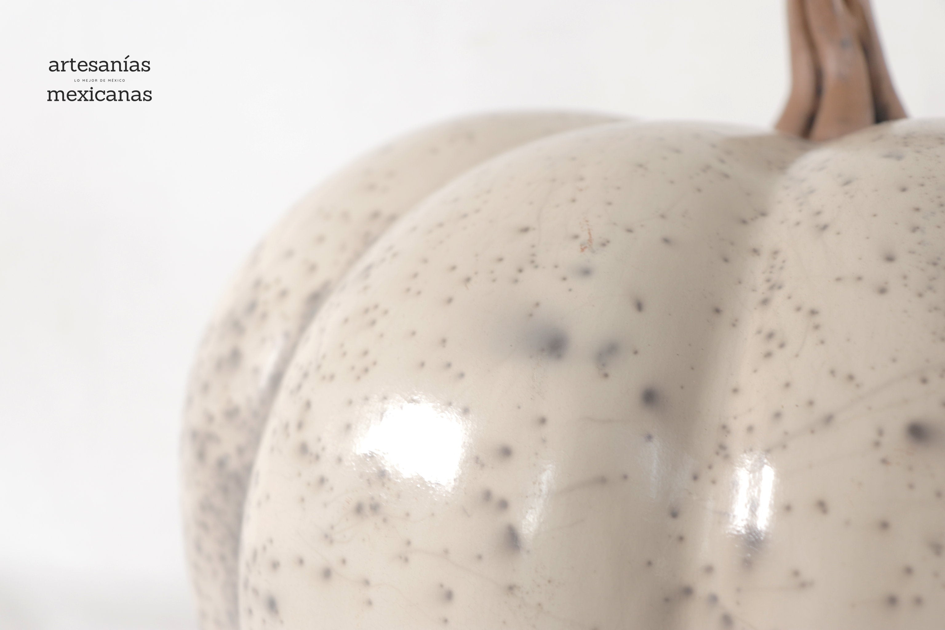 Pumpkin white large Clay - 14.5 in. Trejo