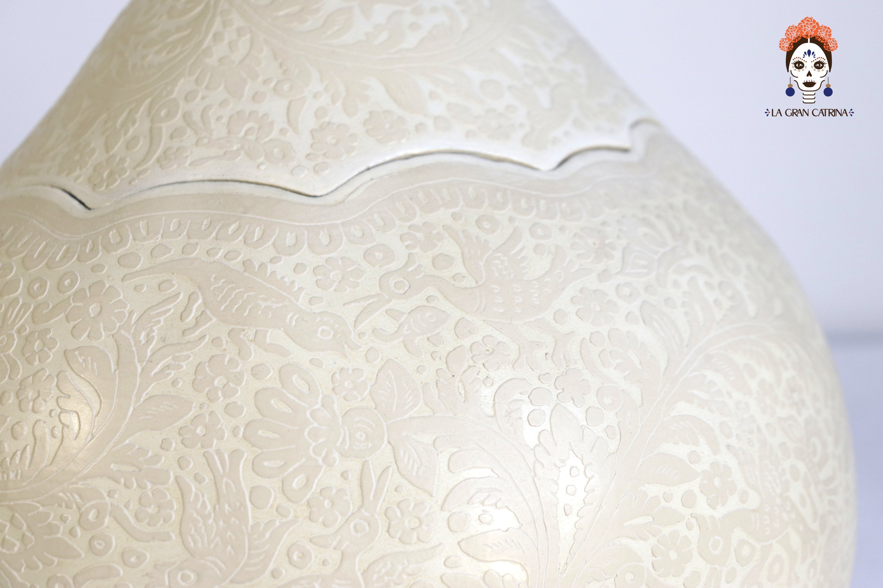 Large white artisan gourd, lacquered and sgraffito-etched, Olinalá Guerrero handmade decor