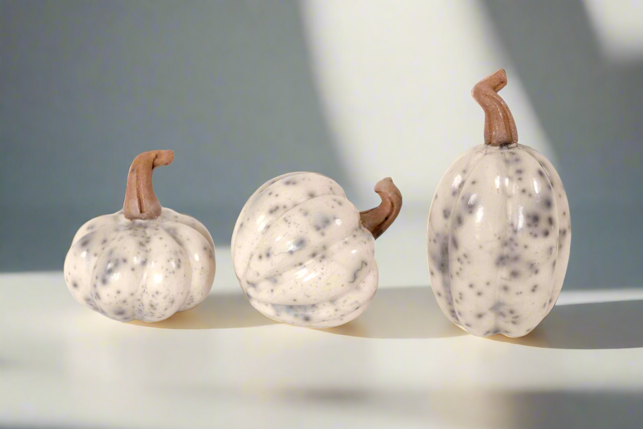 Set of 3 Pumpkins White miniature Trejo