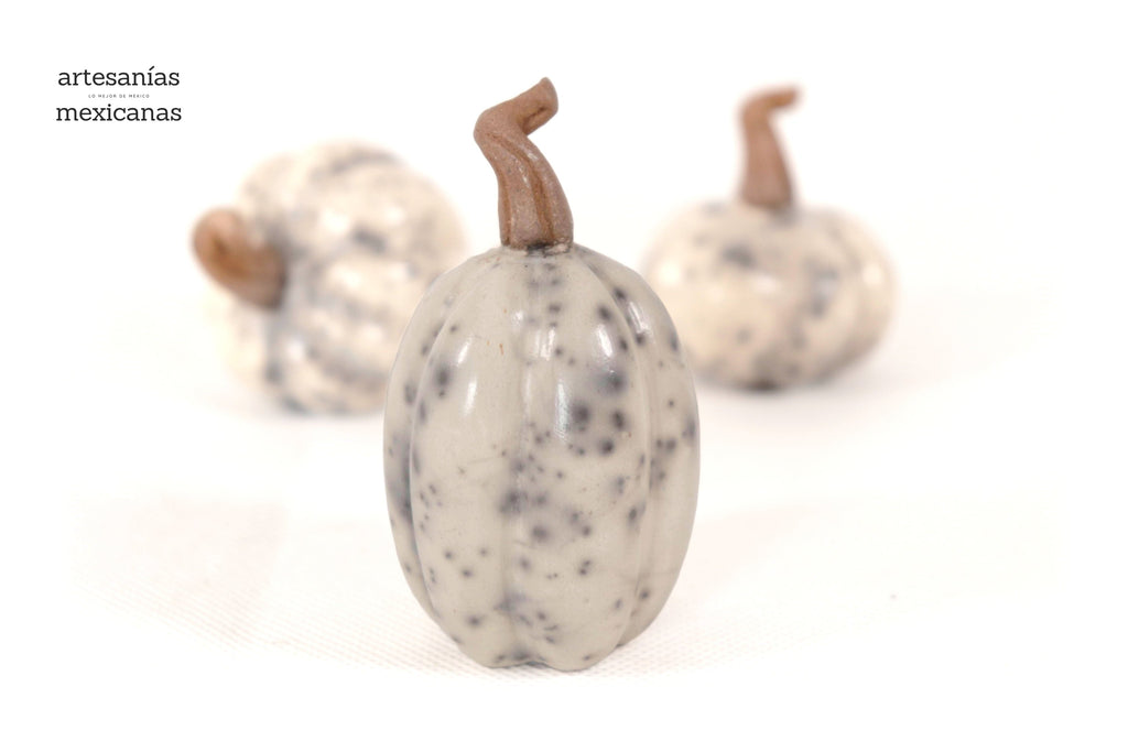 Set of 3 Pumpkins White miniature Trejo