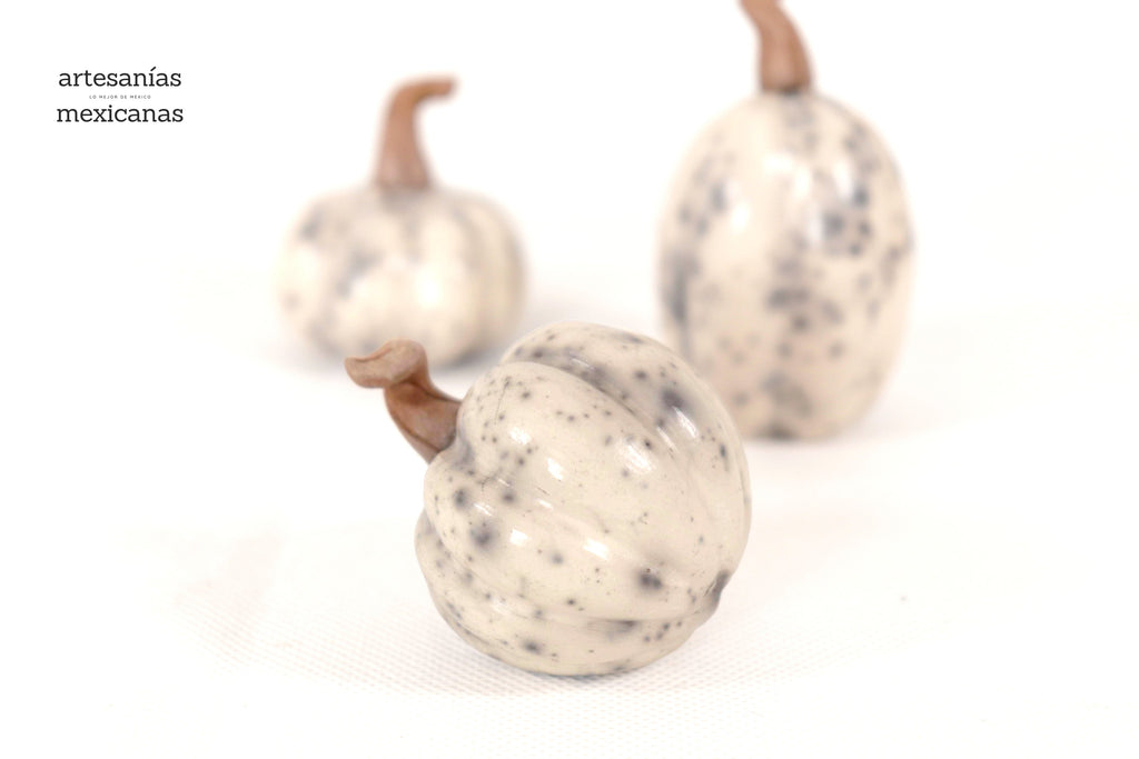 Set of 3 Pumpkins White miniature Trejo