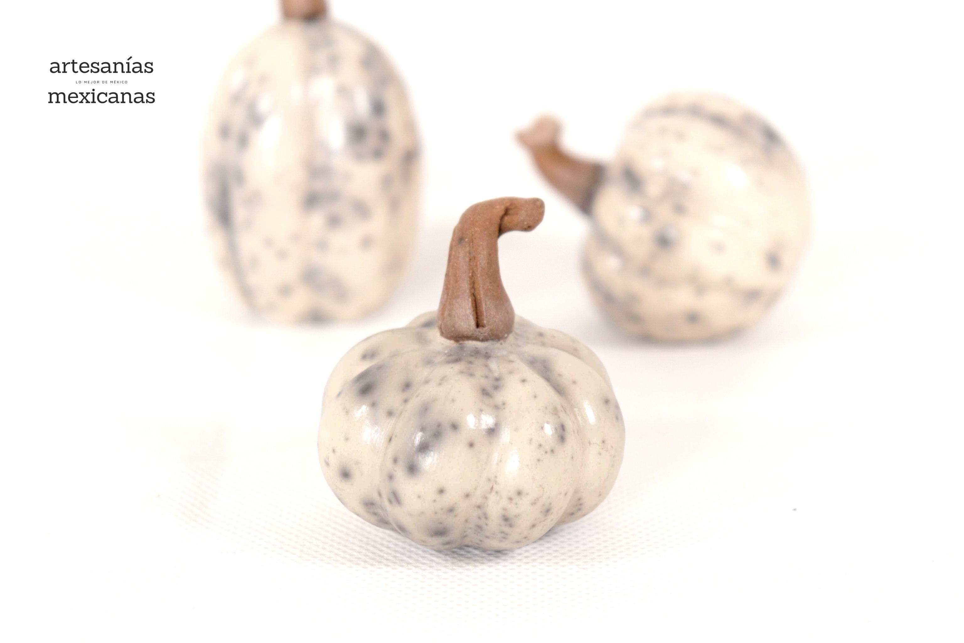 Set of 3 Pumpkins White miniature Trejo