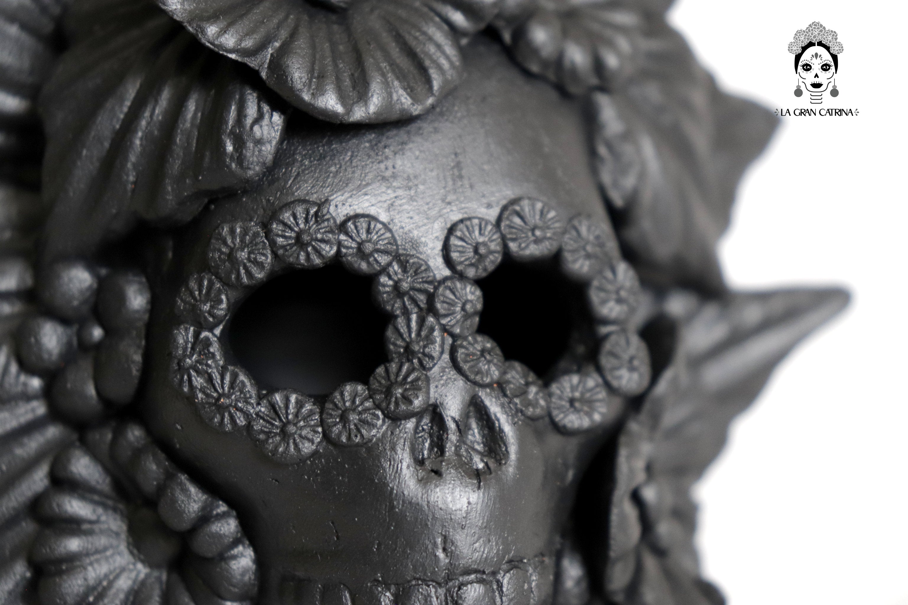 Set 3 Skulls Blacks with Flowers Clay 5.7 in. Brenda Capula