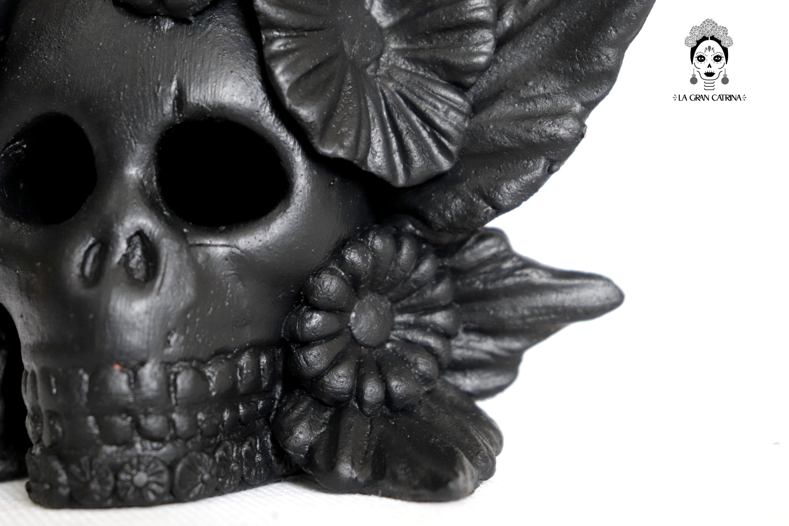 Set 3 Skulls Blacks with Flowers Clay 5.7 in. Brenda Capula