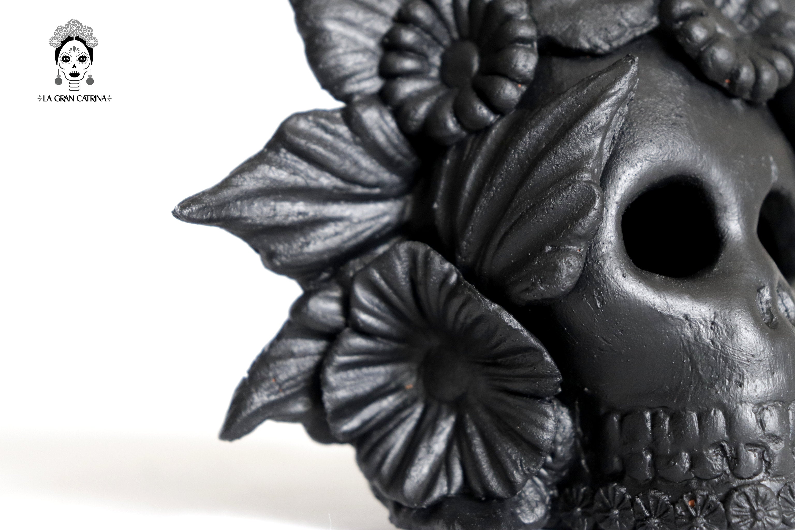 Set 3 Skulls Blacks with Flowers Clay 5.7 in. Brenda Capula