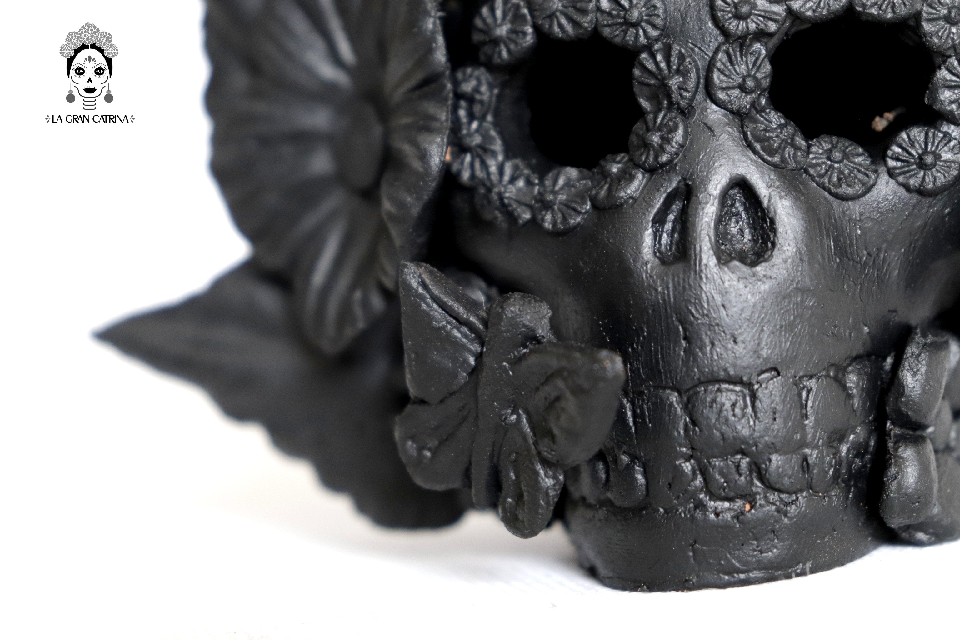 Set 3 Skulls Blacks with Flowers Clay 5.7 in. Brenda Capula