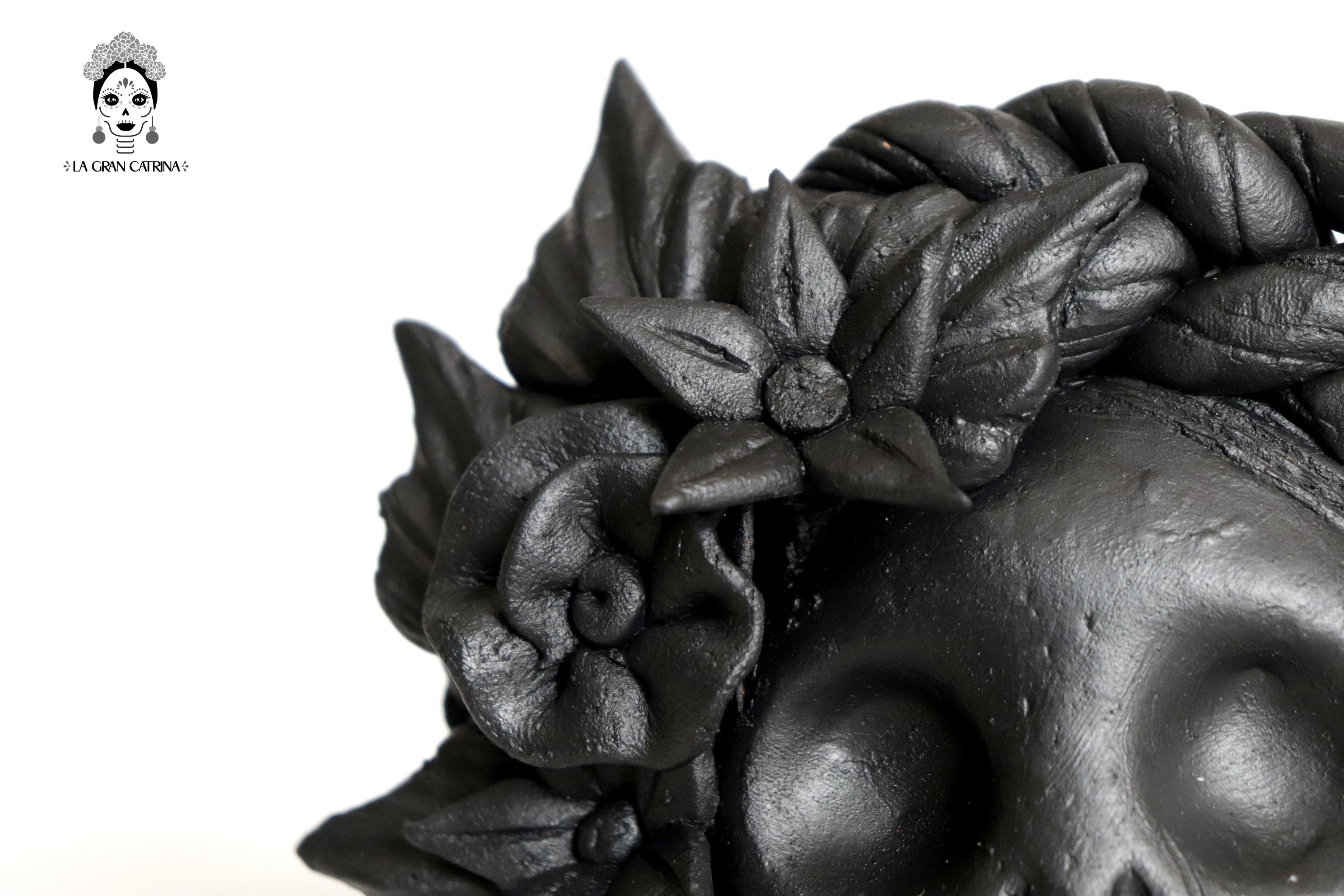 Set 3 Skulls Blacks with Trenza Clay 6.3 in. Brenda Capula