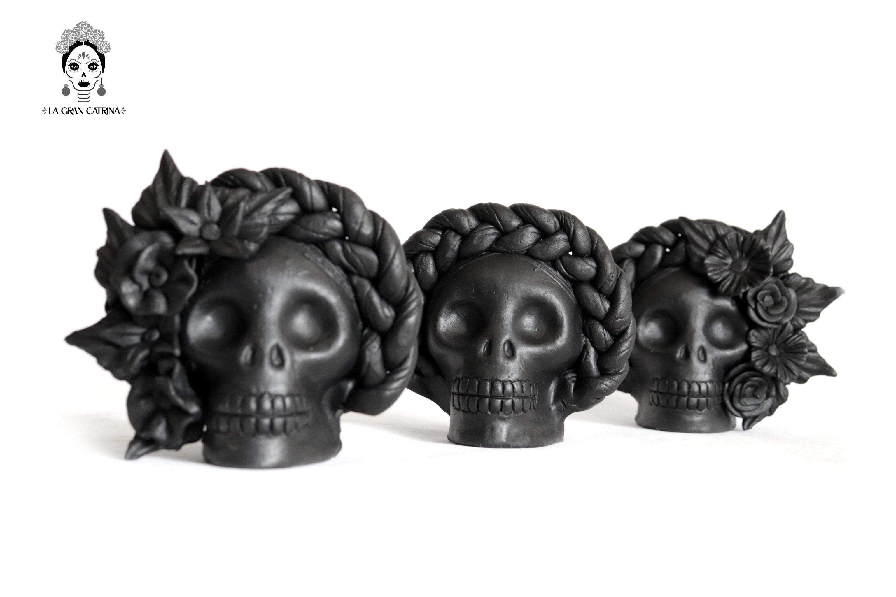 Set 3 Skulls Blacks with Trenza Clay 6.3 in. Brenda Capula