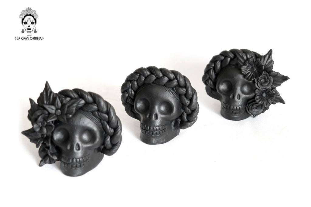 Set 3 Skulls Blacks with Trenza Clay 6.3 in. Brenda Capula