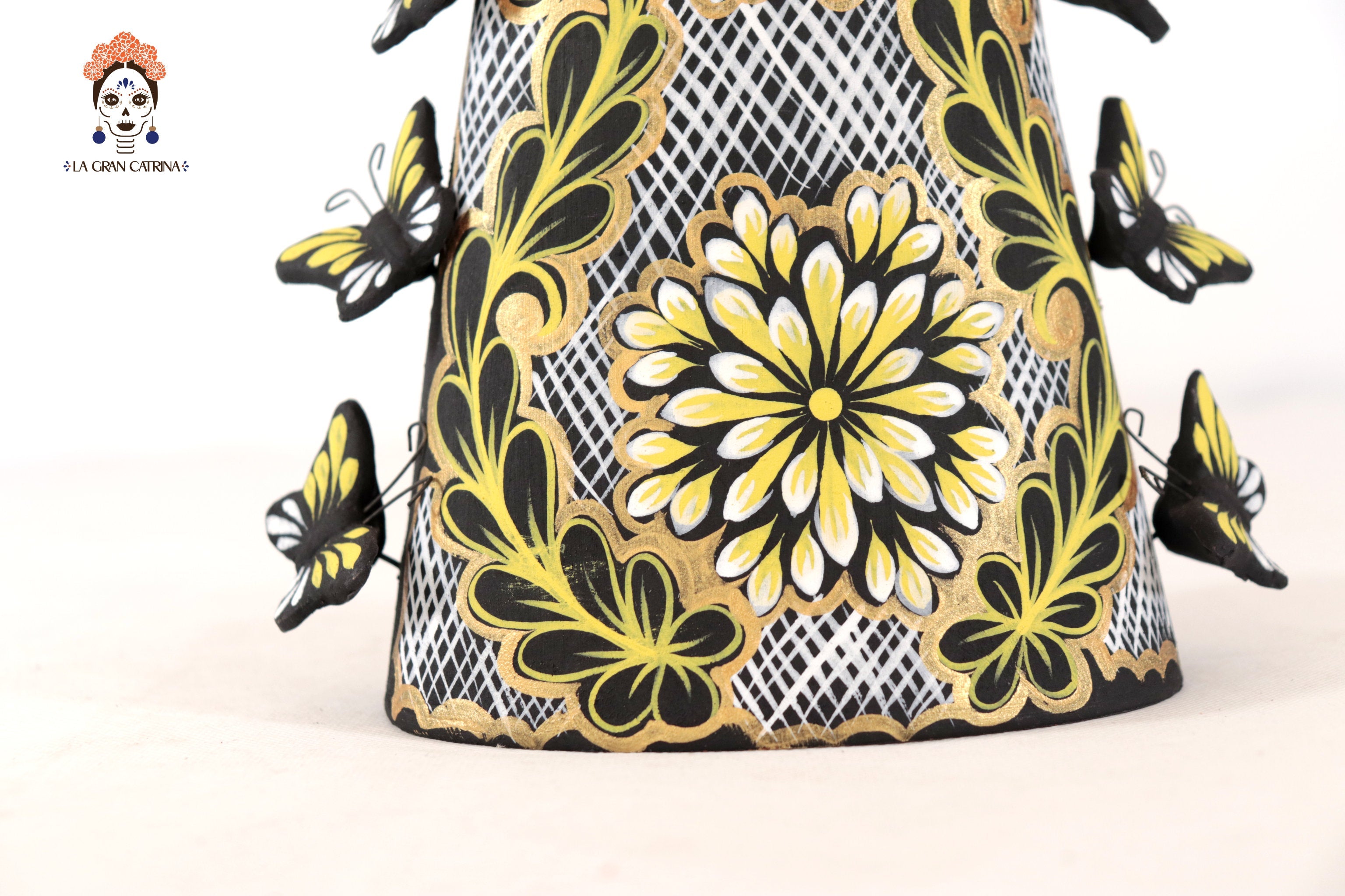 Catrinas hermanas of butterflies - White and yellow - 20 in. Adan