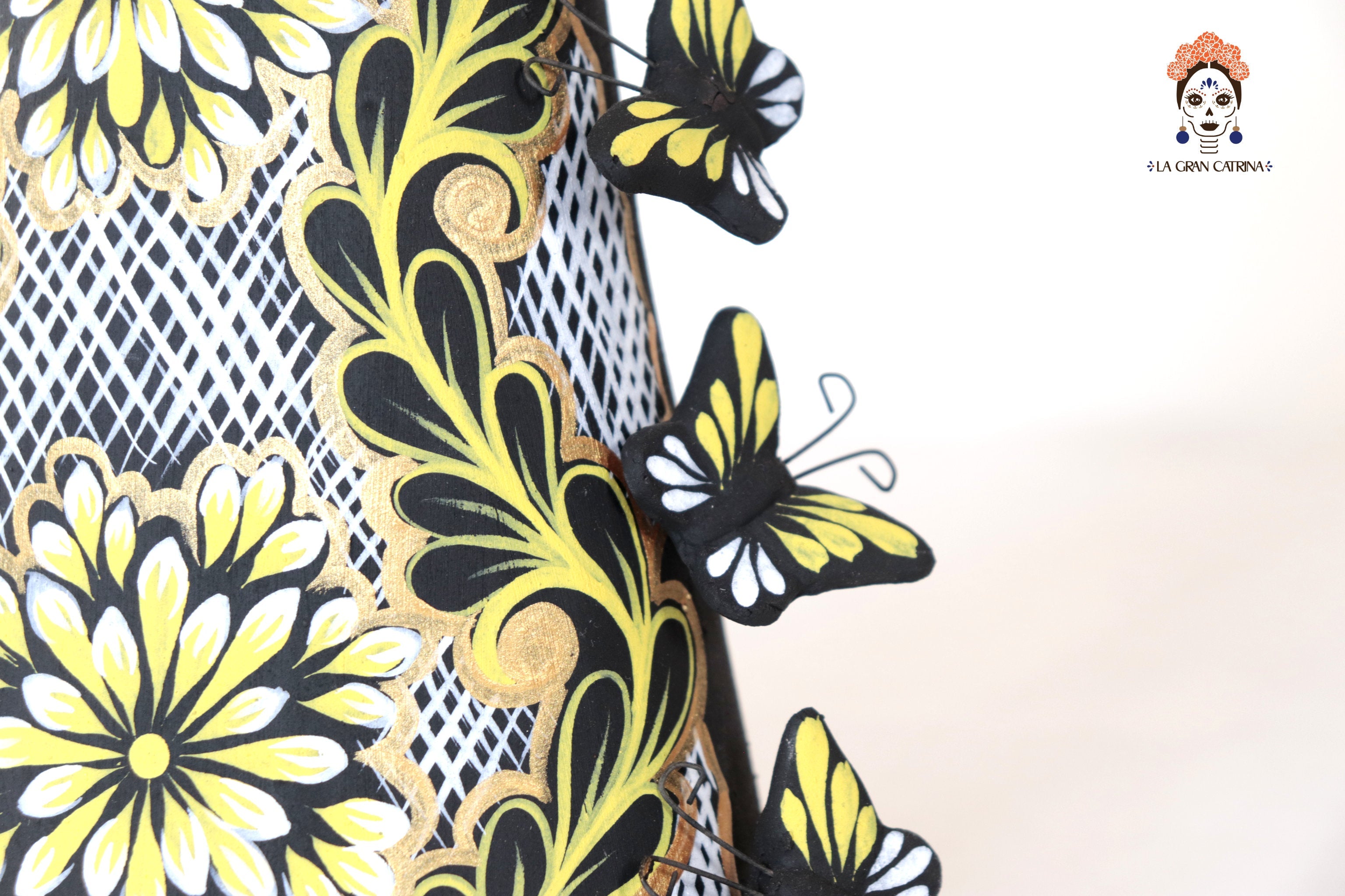 Catrinas hermanas of butterflies - White and yellow - 20 in. Adan