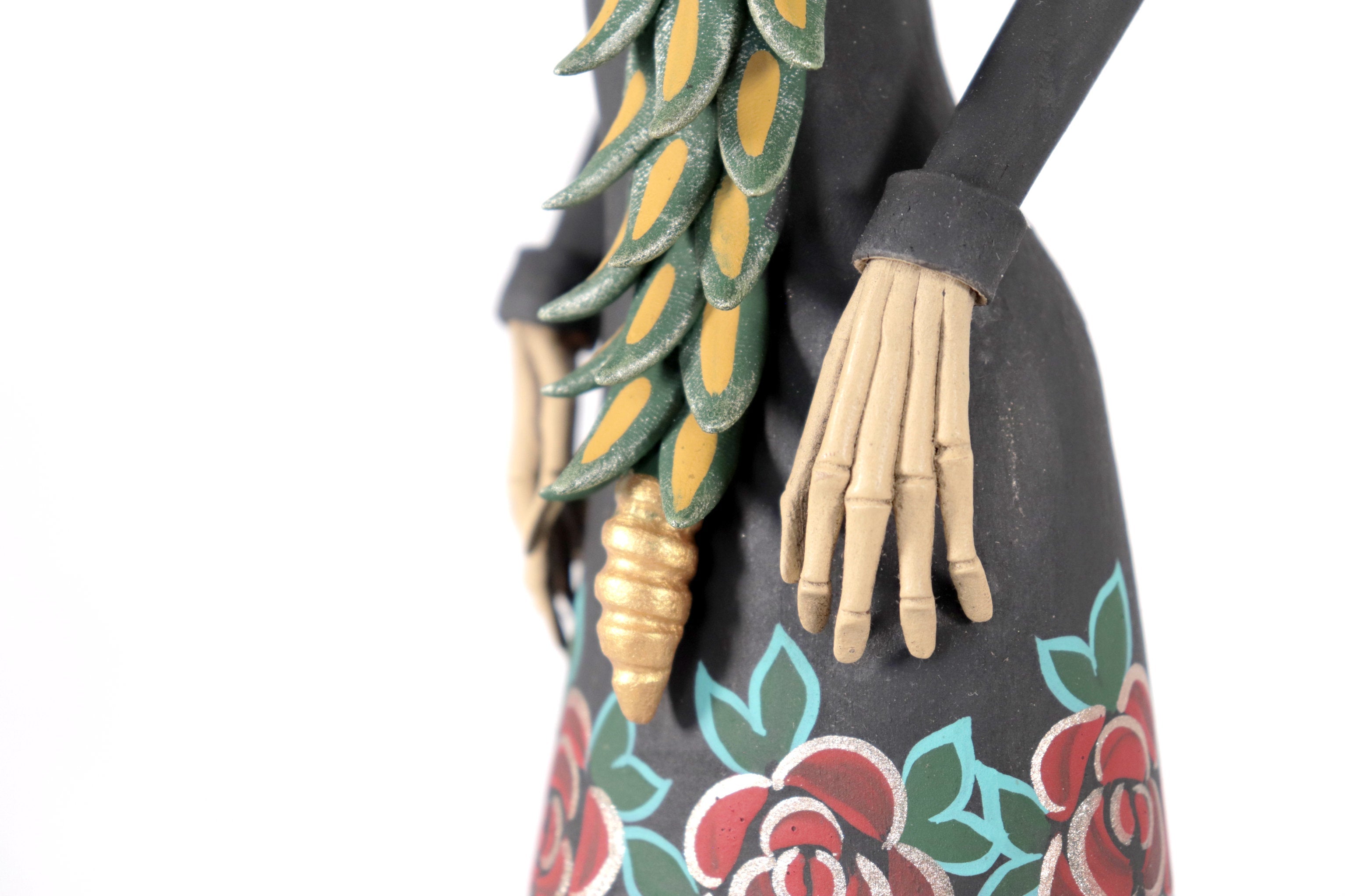 La Frida with la serpiente of red flowers - 18 in. Adan