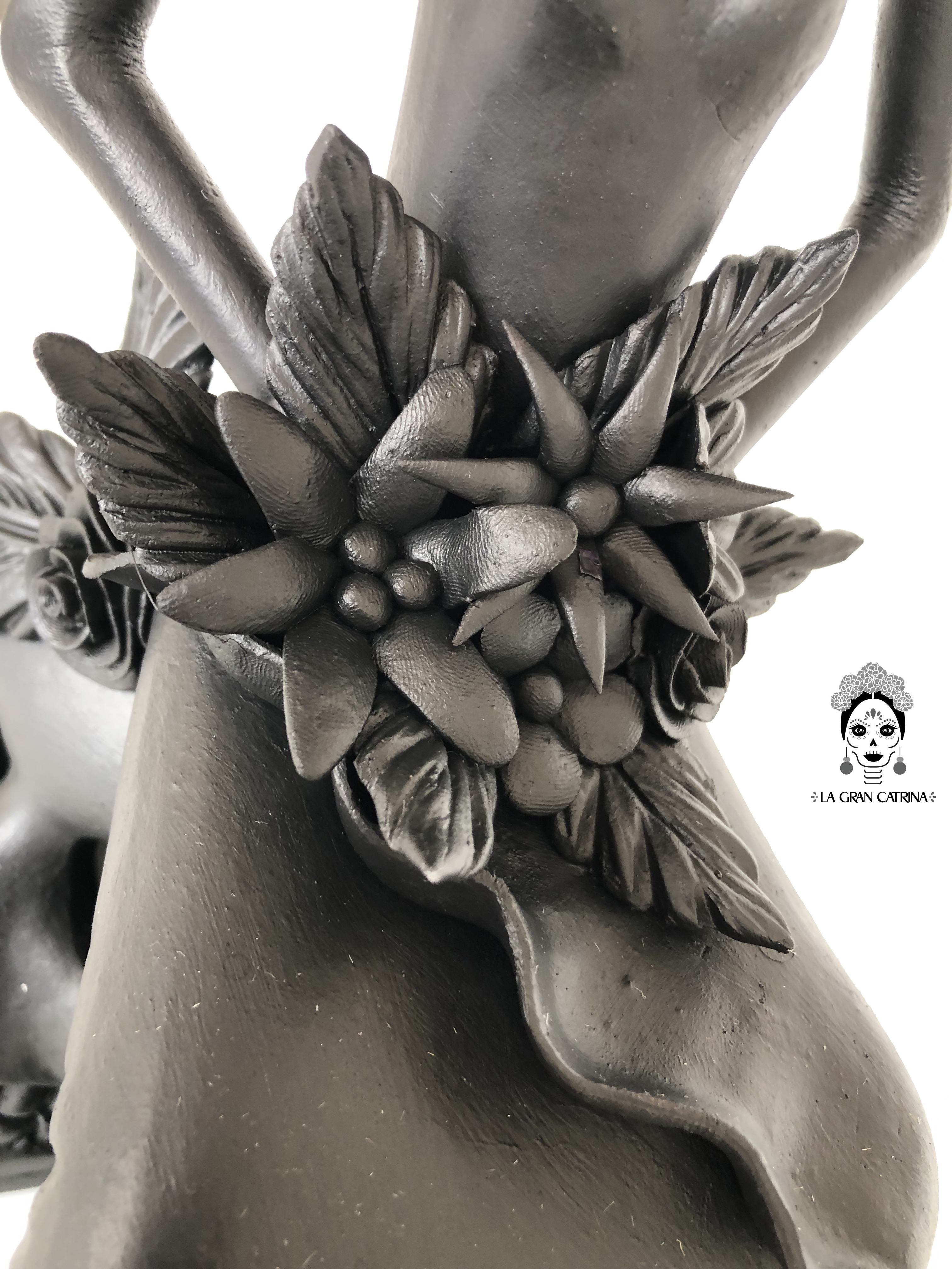 Catrina black sentada en Skull - 14 in. Adan