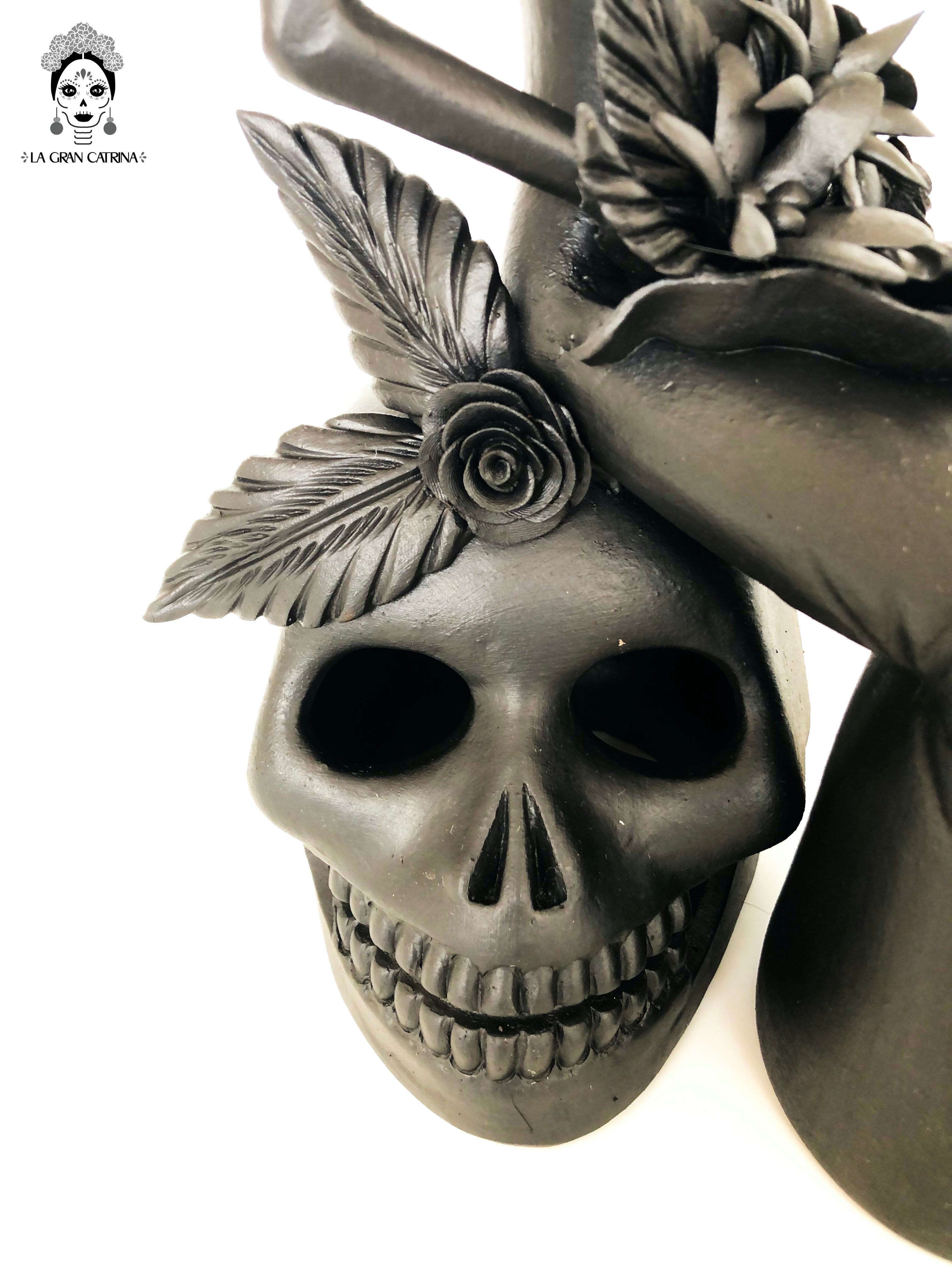 Catrina black sentada en Skull - 14 in. Adan