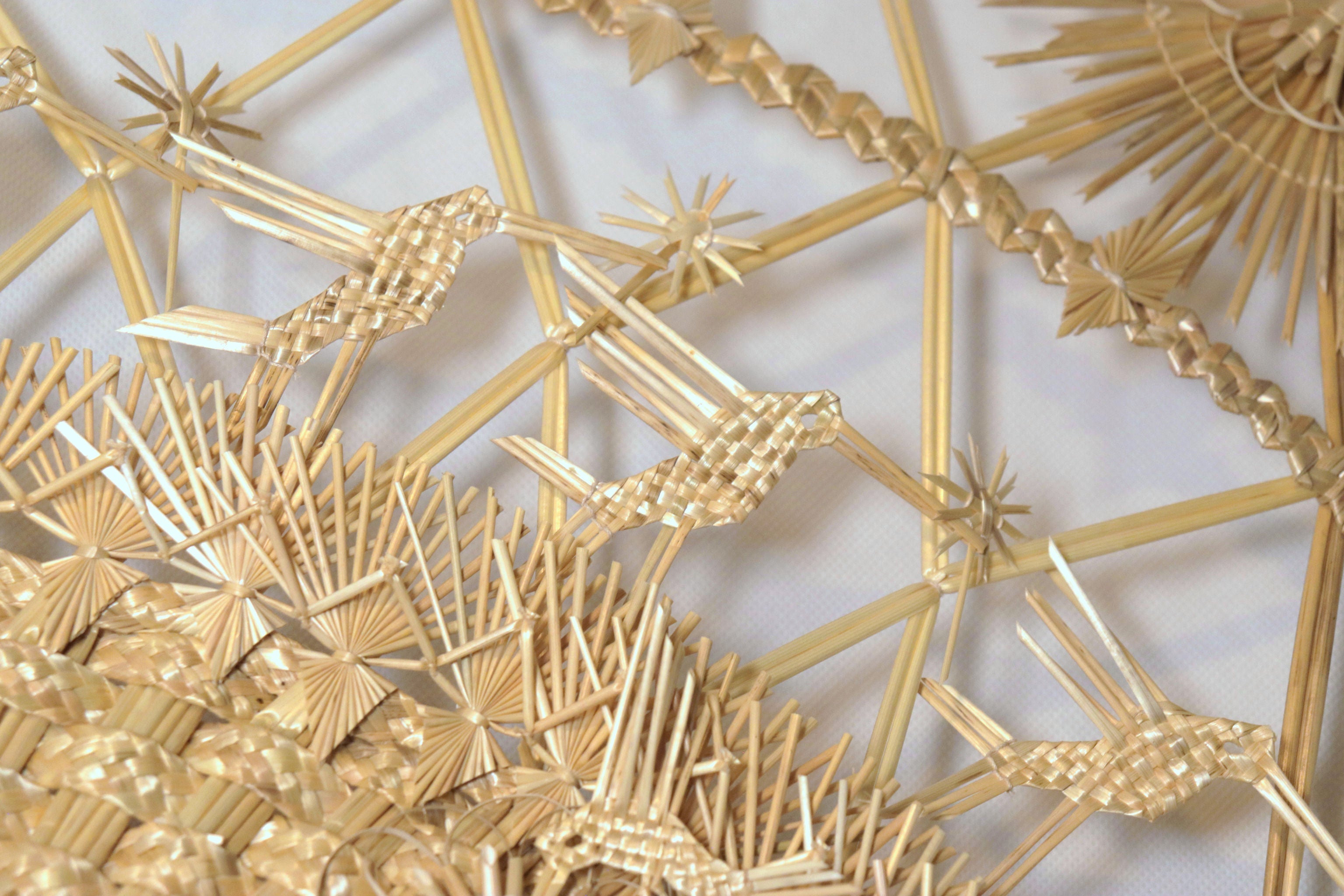 Wheat Straw Wall Circle - Colibríes - 40 in. Panikua