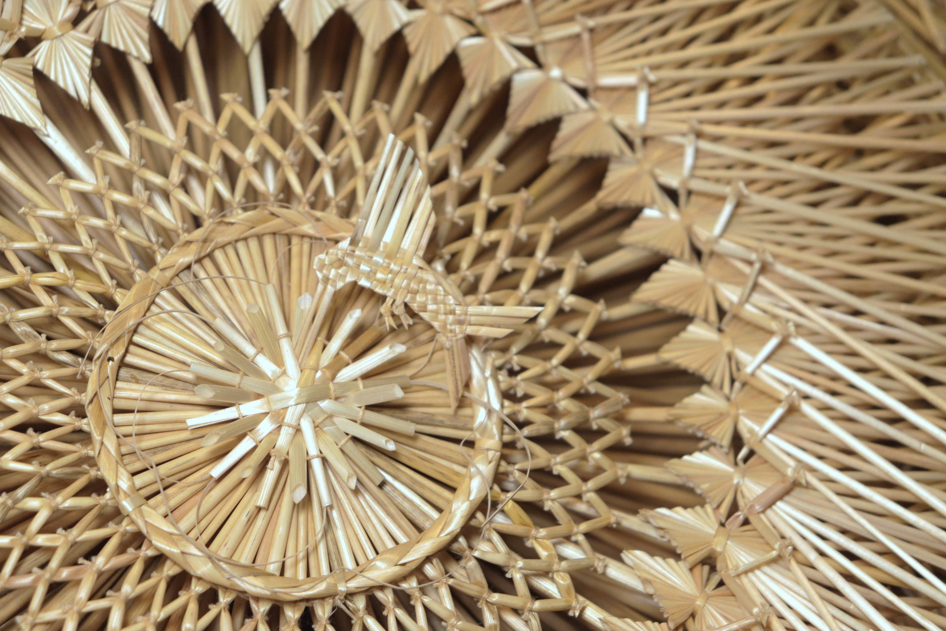 Wheat Straw Wall Circle - Colibríes - 40 in. Panikua