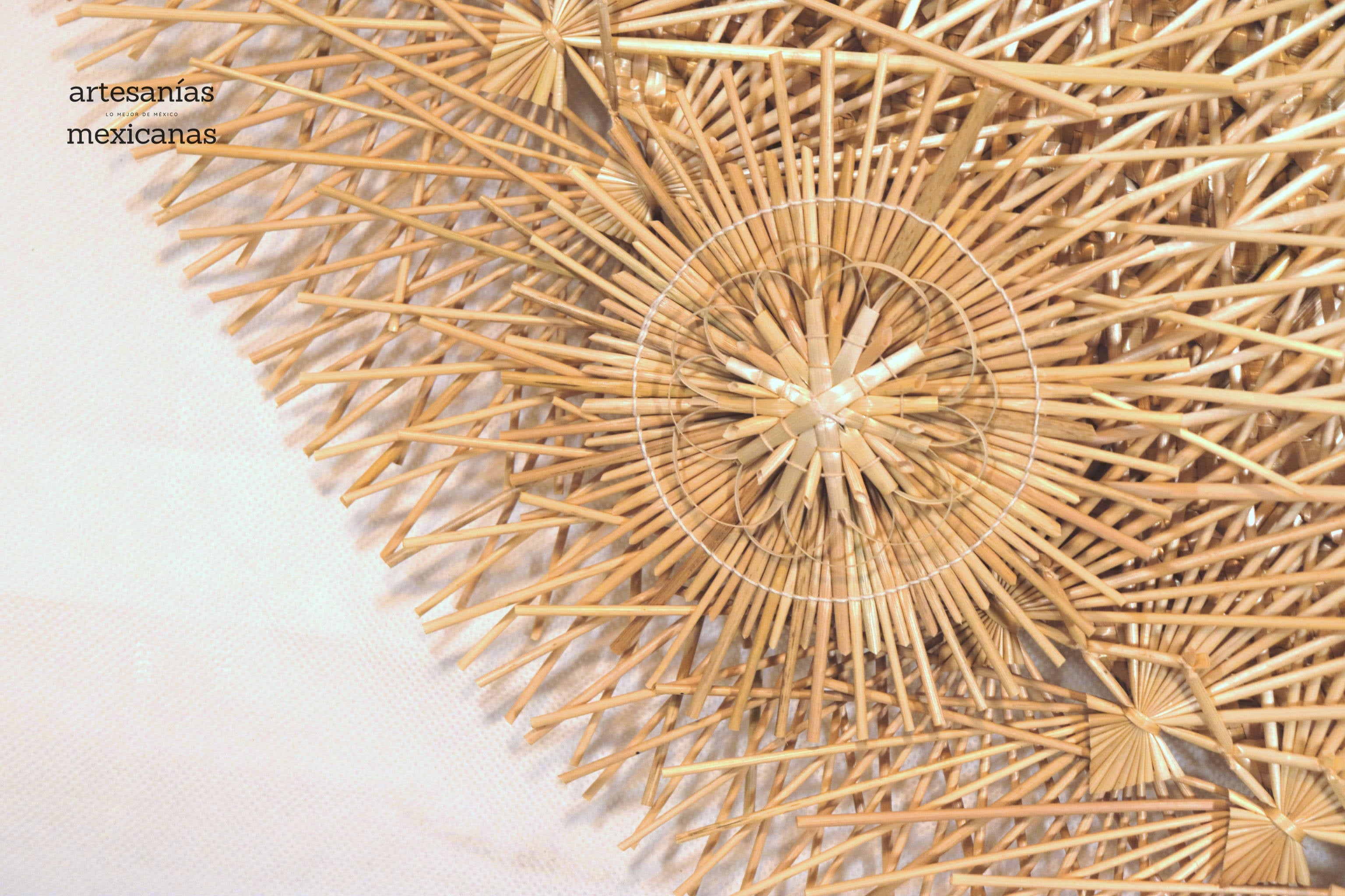 Wheat Straw Wall Circle - Constelación - 40 in. Panikua