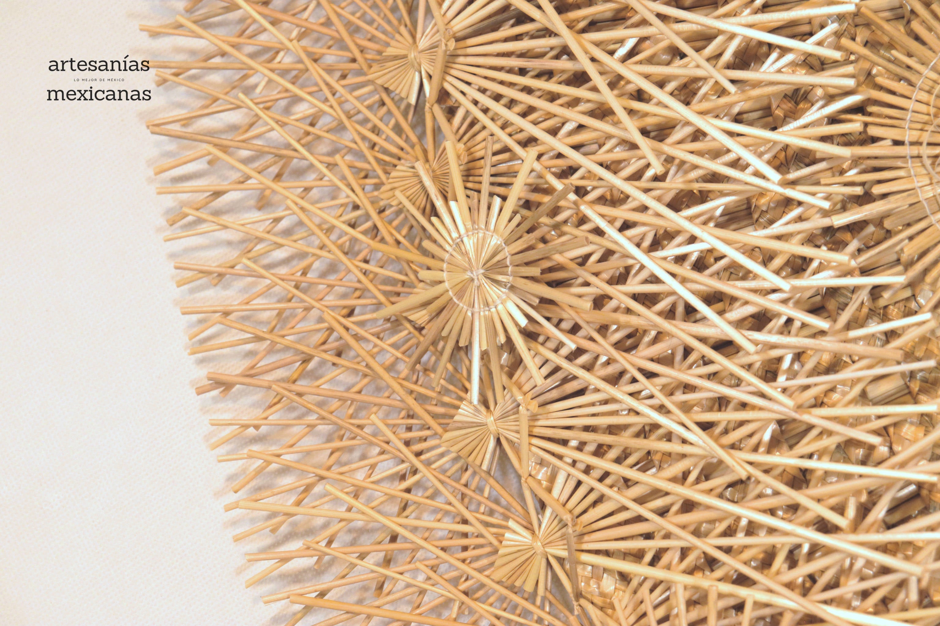 Wheat Straw Wall Circle - Constelación - 40 in. Panikua