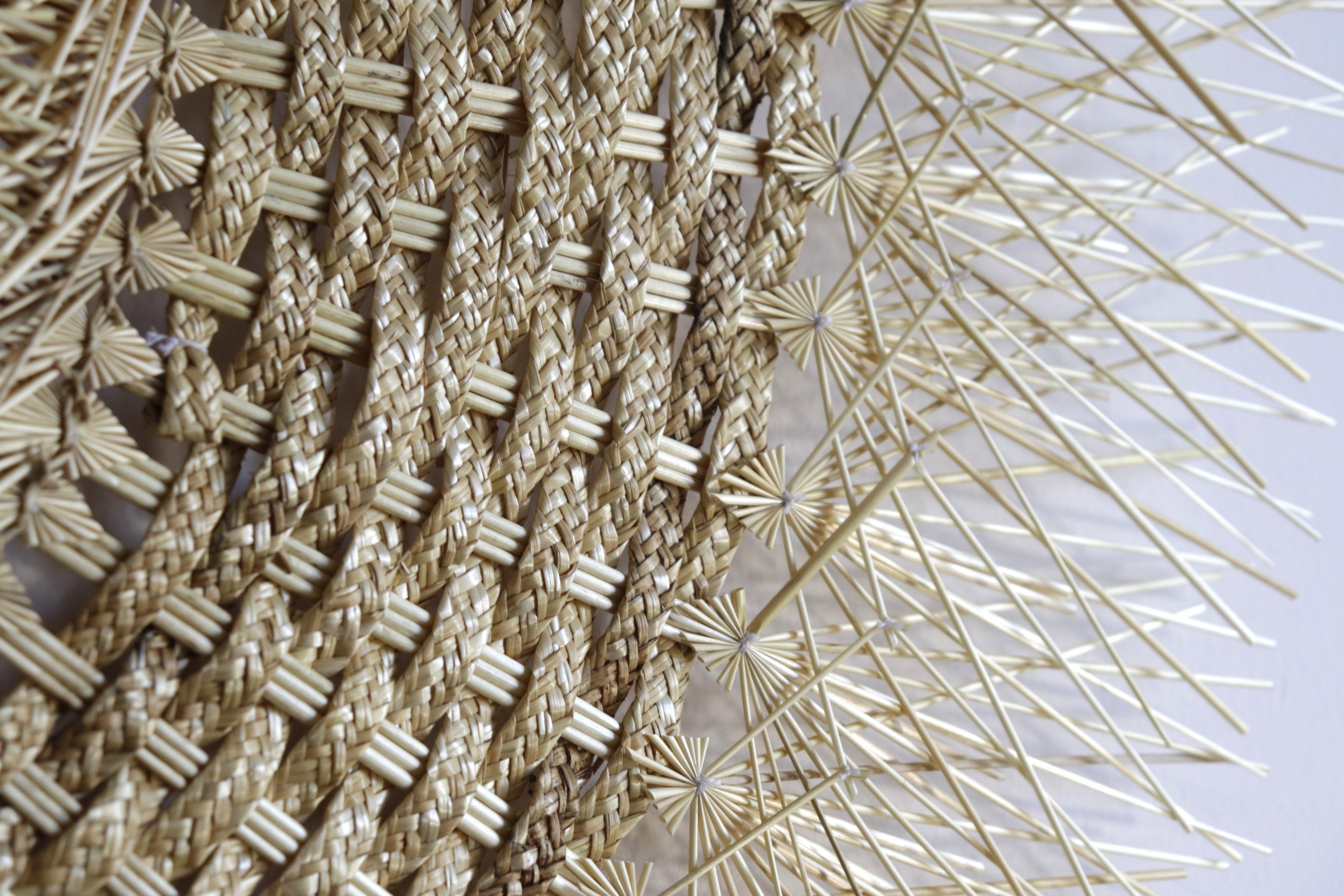 Large 40 in. hand-woven wheat straw wall circle, natural woven popotillo design, Michoacán folk art
