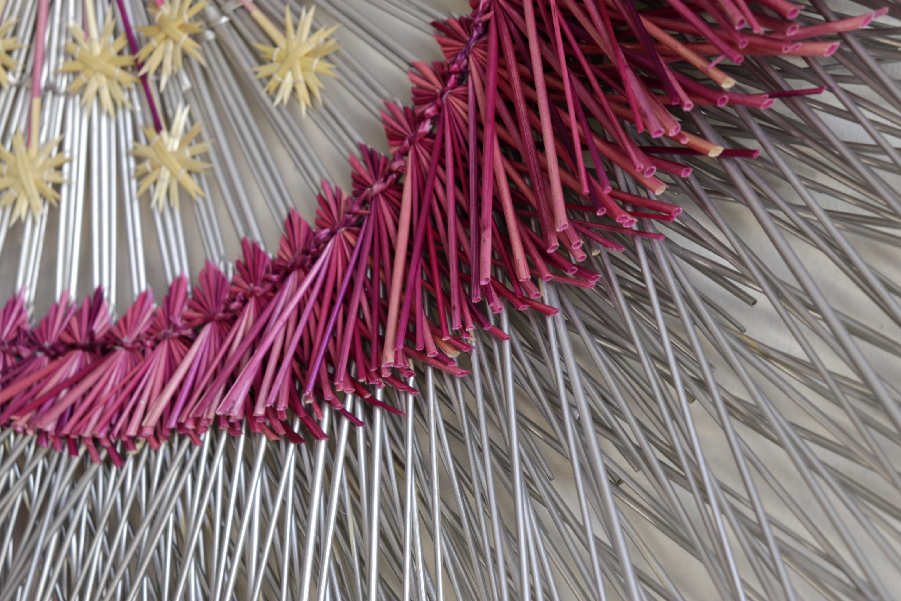 Wheat Straw Wall Circle - Pink Eclipse - 40 in. Panikua