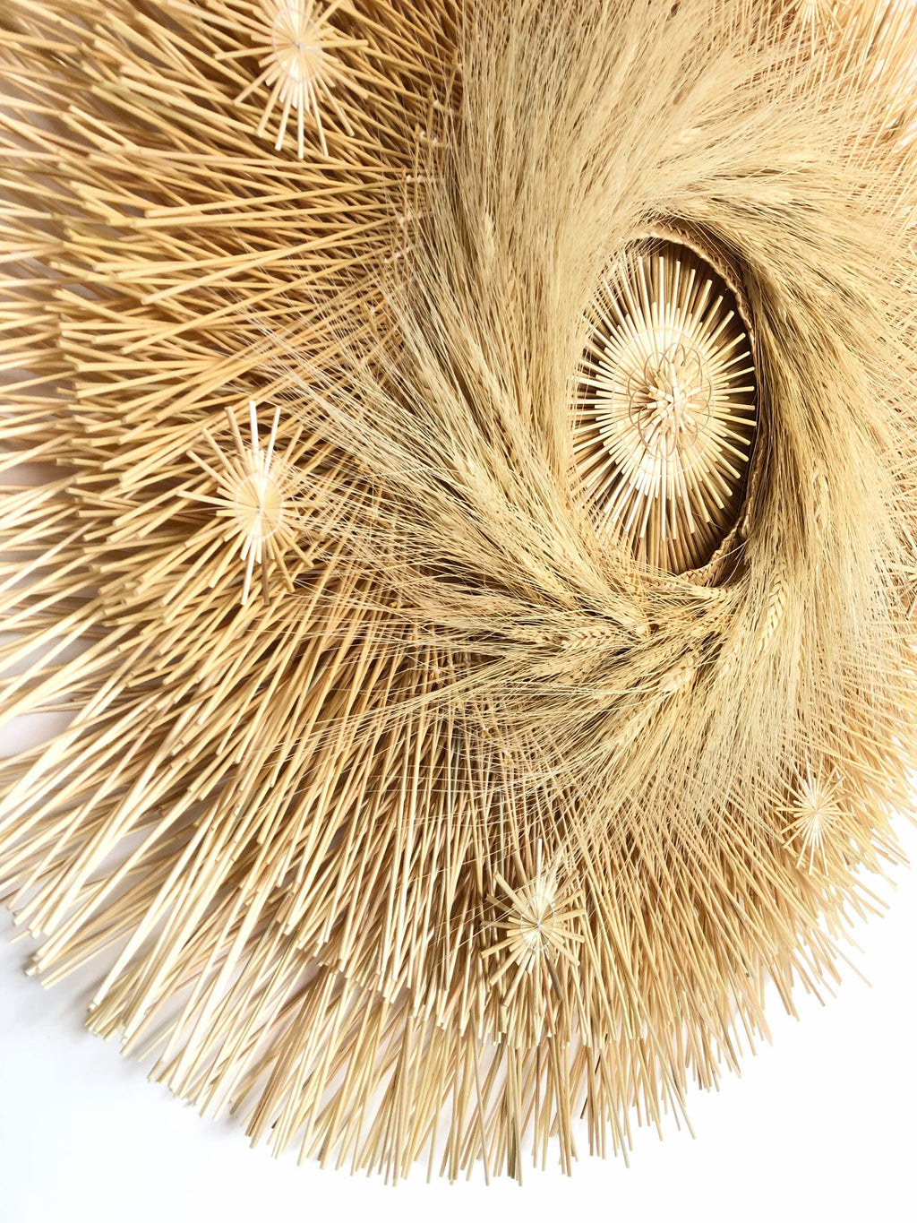 Wheat Straw Wall Circle - Remolino - 27.5 in. Panikua