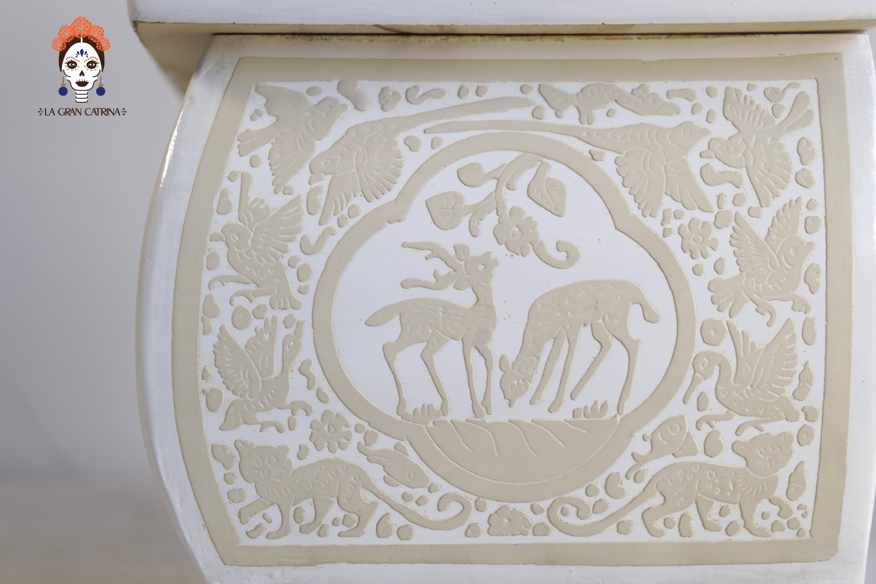 White Olinalá lacquerware artisan box with legs, sgraffito floral motifs, black and white finish