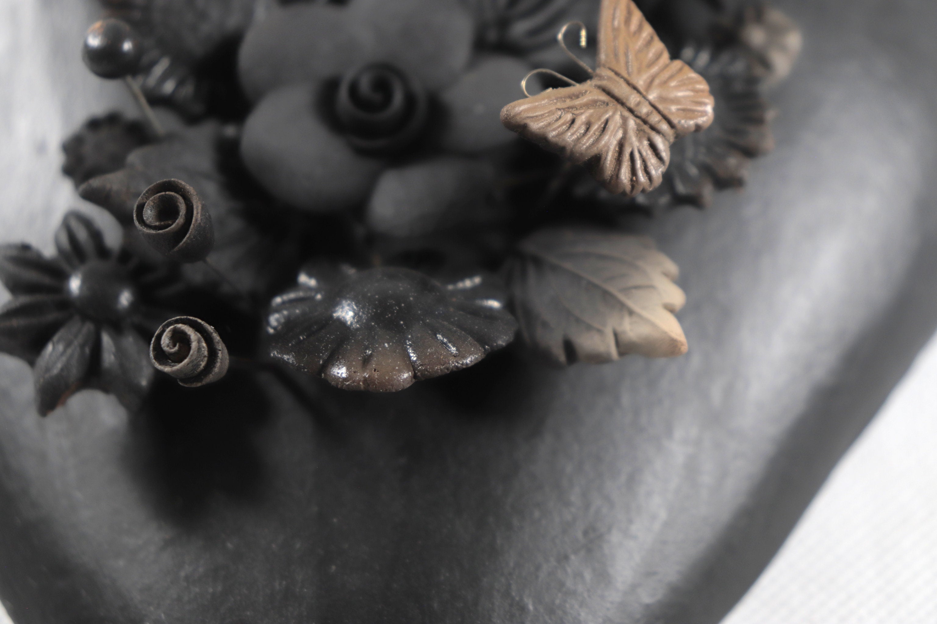 Clay Heart Black II - 9.8 in. Cecilio