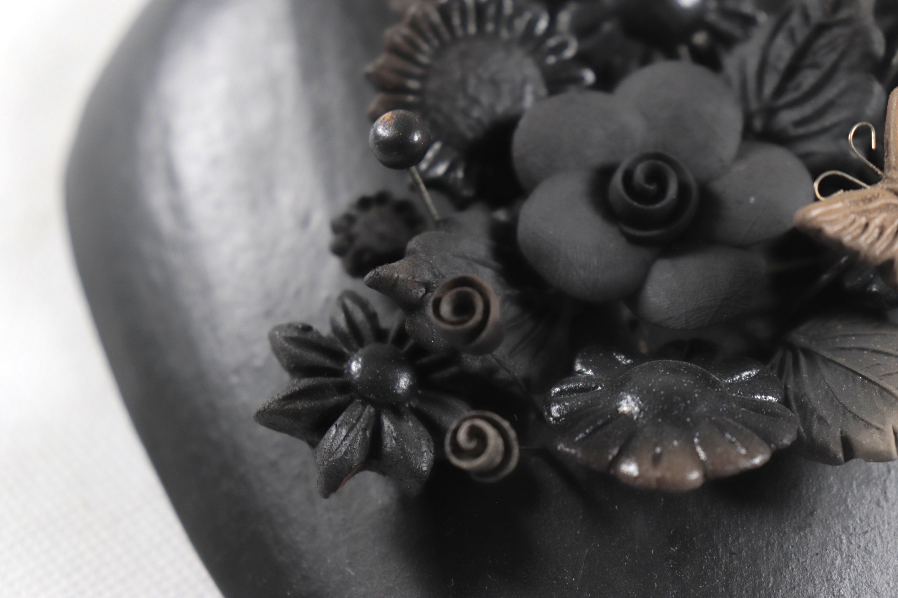 Clay Heart Black II - 9.8 in. Cecilio