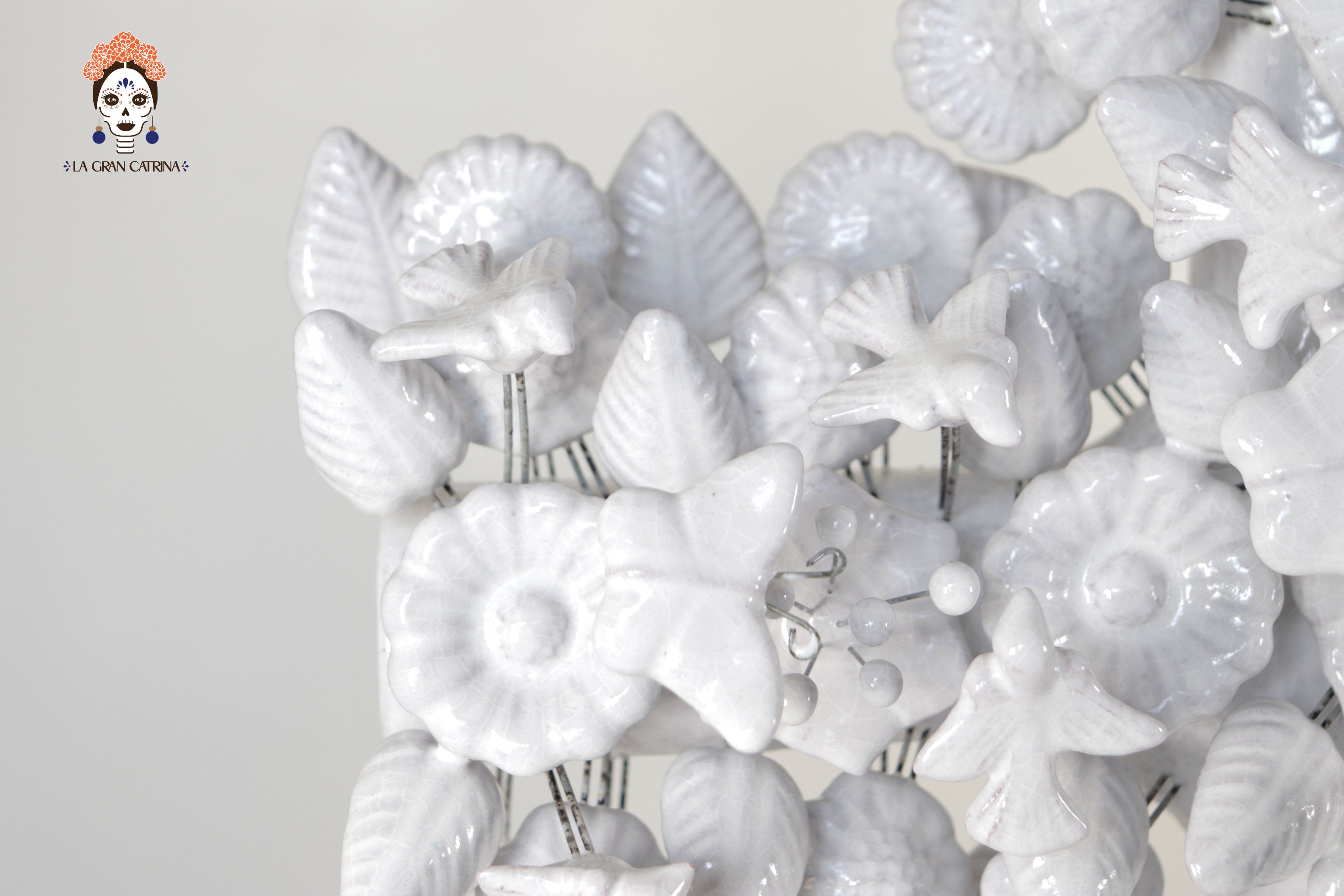 Cross white - Glazed Clay - 19.6 in. Tereri